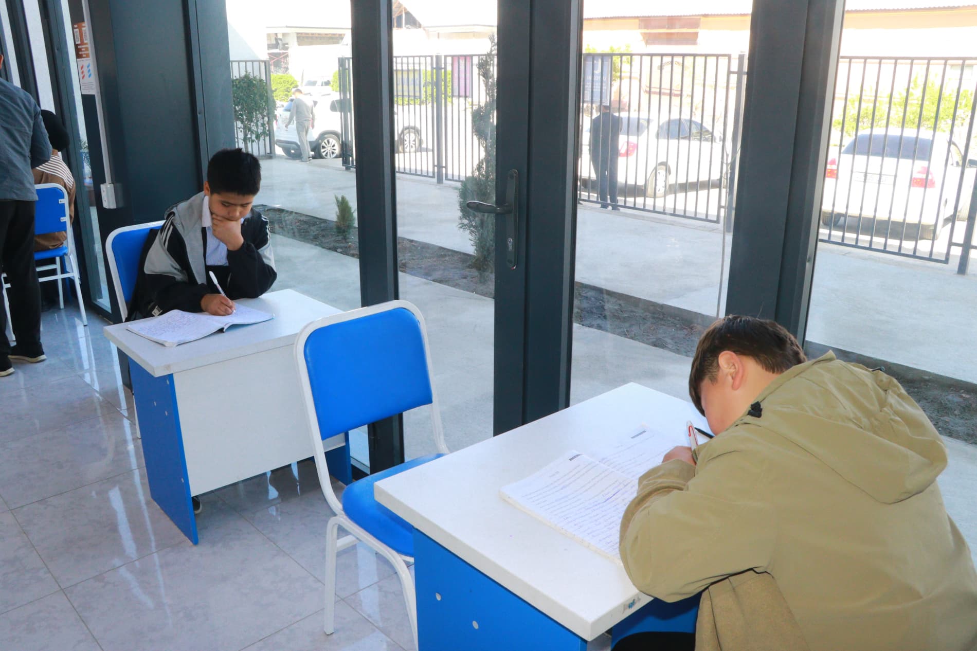 Данғара тумани Қияли қўрғонча МФЙ ҳудудида жойлашган “ЗероМах Счоол” ўқув маркази фаолияти билан туман раҳбарлари яқиндан танишдилар.