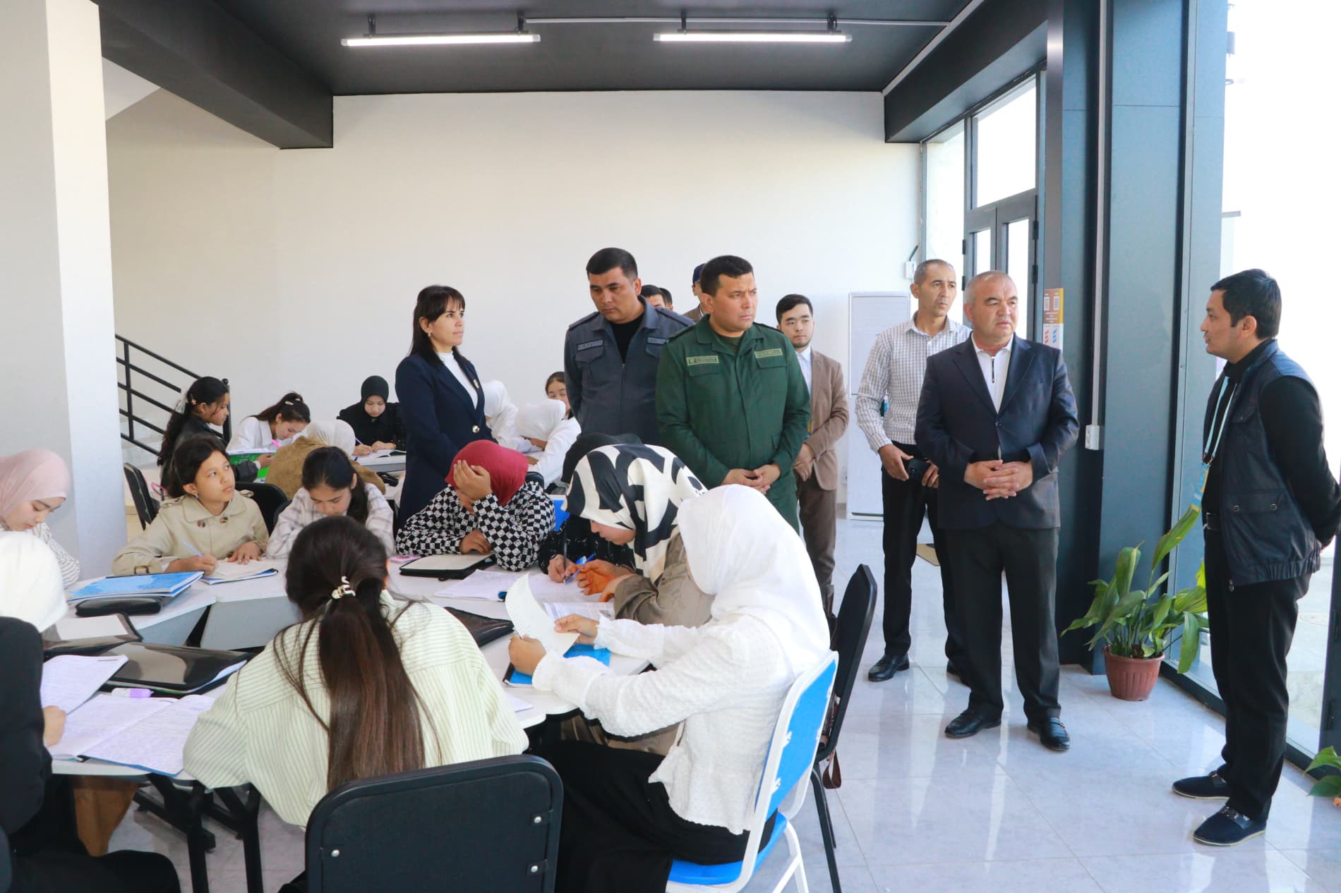 Данғара тумани Қияли қўрғонча МФЙ ҳудудида жойлашган “ЗероМах Счоол” ўқув маркази фаолияти билан туман раҳбарлари яқиндан танишдилар.