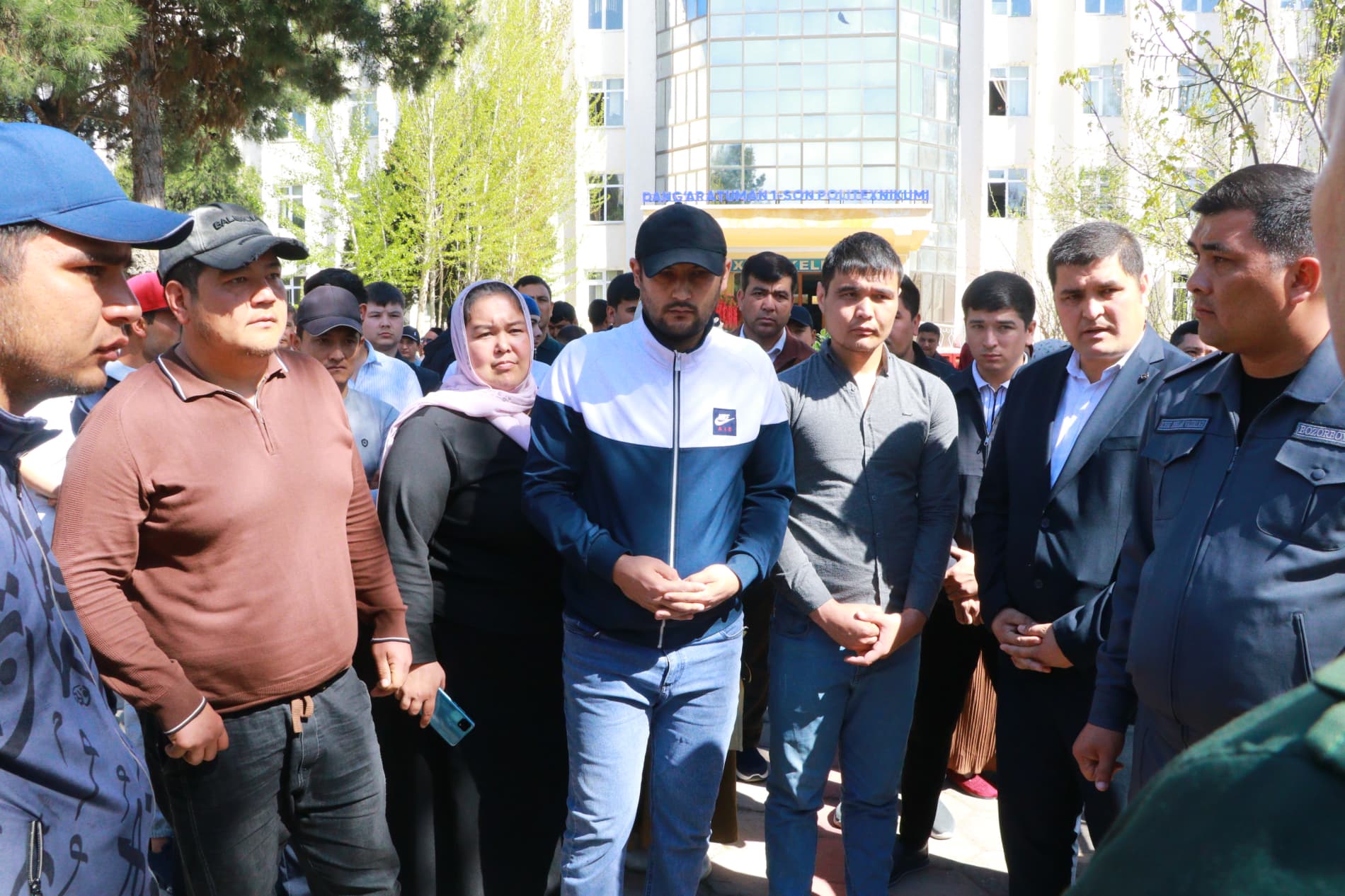 “Ёшлар куни” муносабати билан ёшлар учун бўш иш ўринлари меҳнат ярмаркаси юқори савияда ташкил этилди.