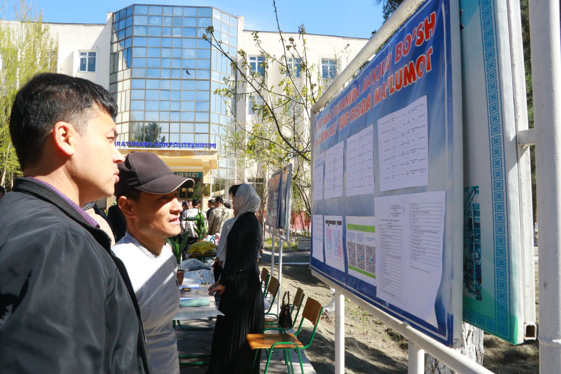 “Ёшлар куни” муносабати билан ёшлар учун бўш иш ўринлари меҳнат ярмаркаси юқори савияда ташкил этилди.