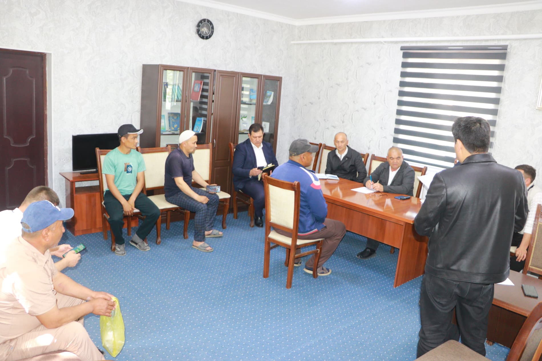 Данғара тумани ҳокими қабулида фуқаролар мурожаатлари кўриб чиқилди