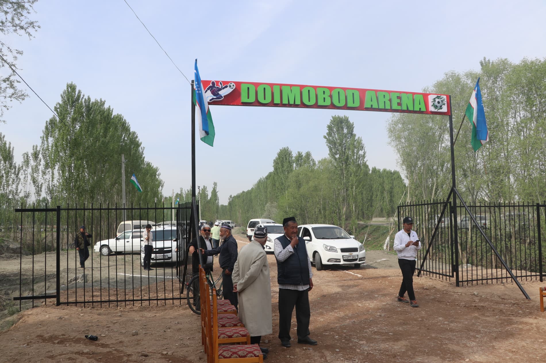 Данғарада ёшлар ташаббуси — янги футбол майдони фойдаланишга топширилди