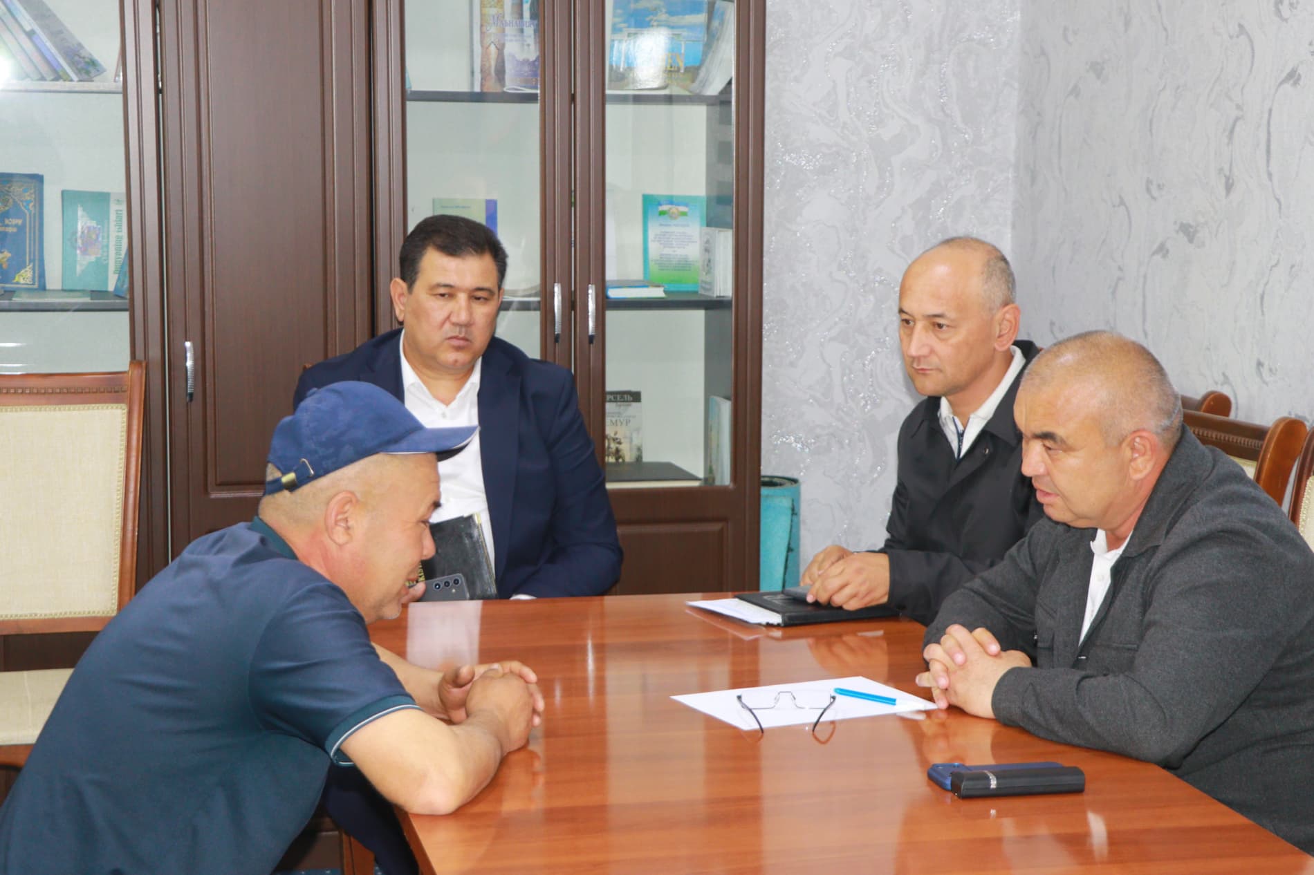 Данғара тумани ҳокими қабулида фуқаролар мурожаатлари кўриб чиқилди