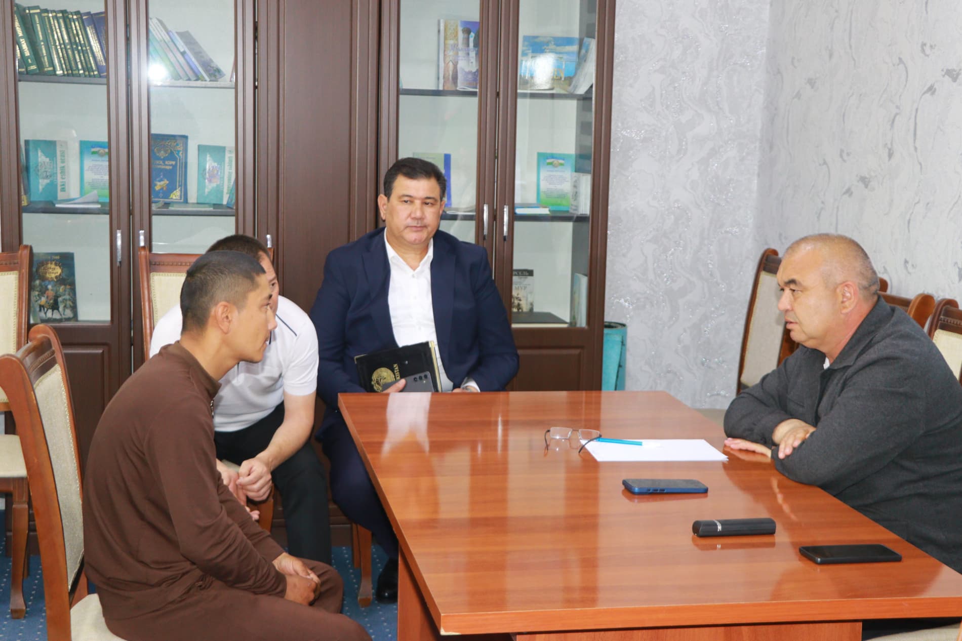 Данғара тумани ҳокими қабулида фуқаролар мурожаатлари кўриб чиқилди