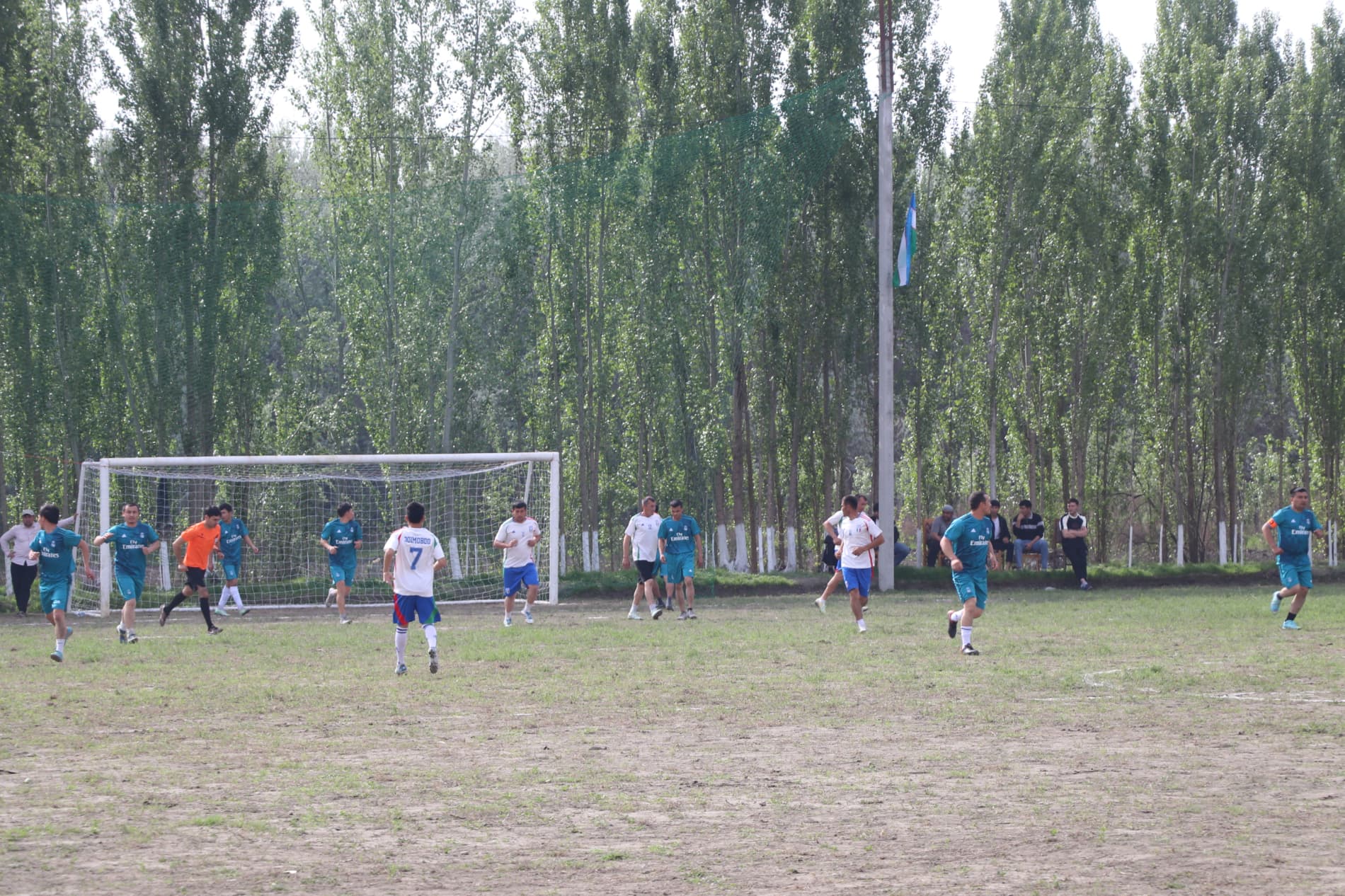 Данғарада ёшлар ташаббуси — янги футбол майдони фойдаланишга топширилди