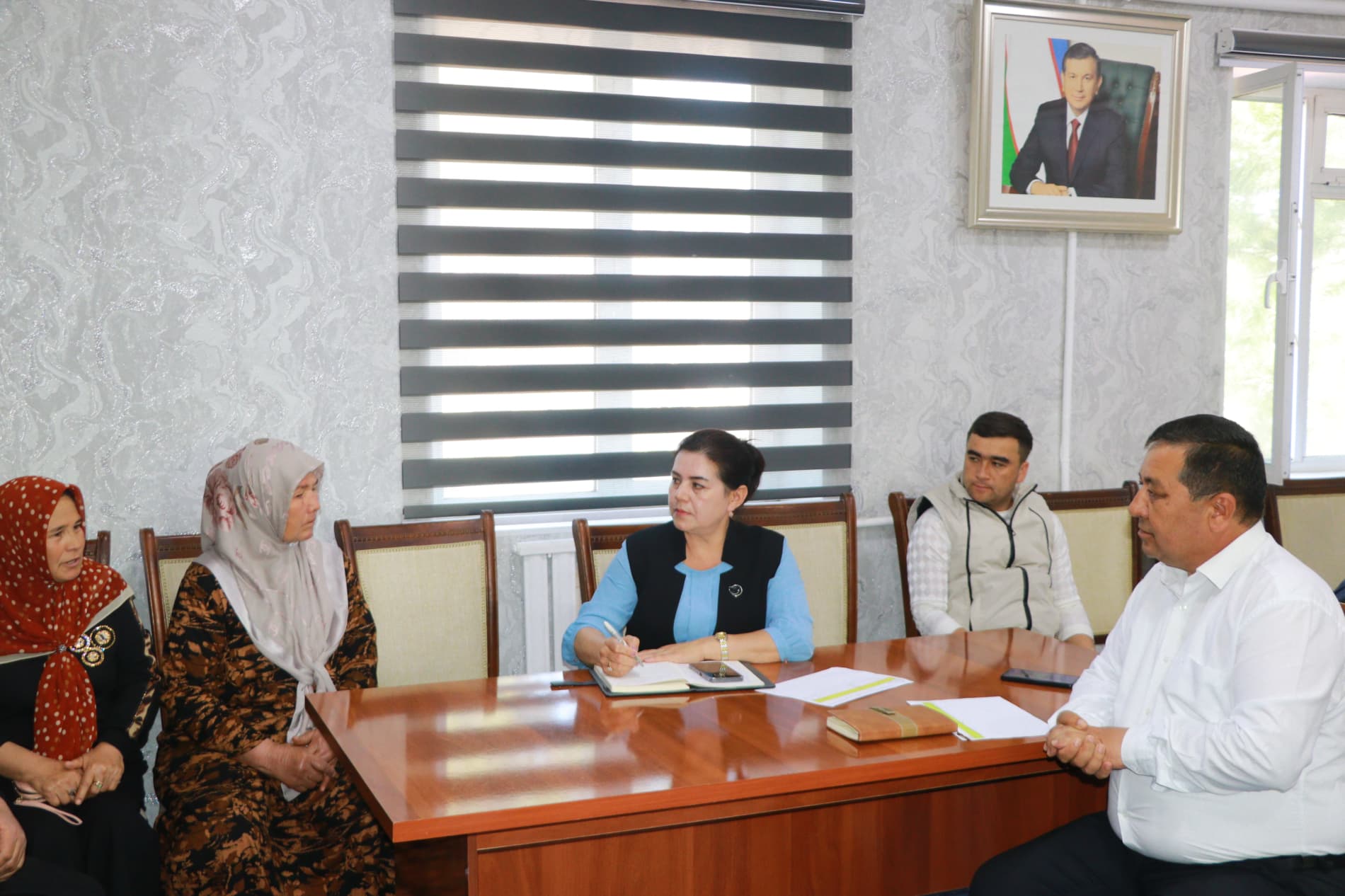 Данғара тумани ҳокими қабулида фуқаролар мурожаатлари кўриб чиқилди