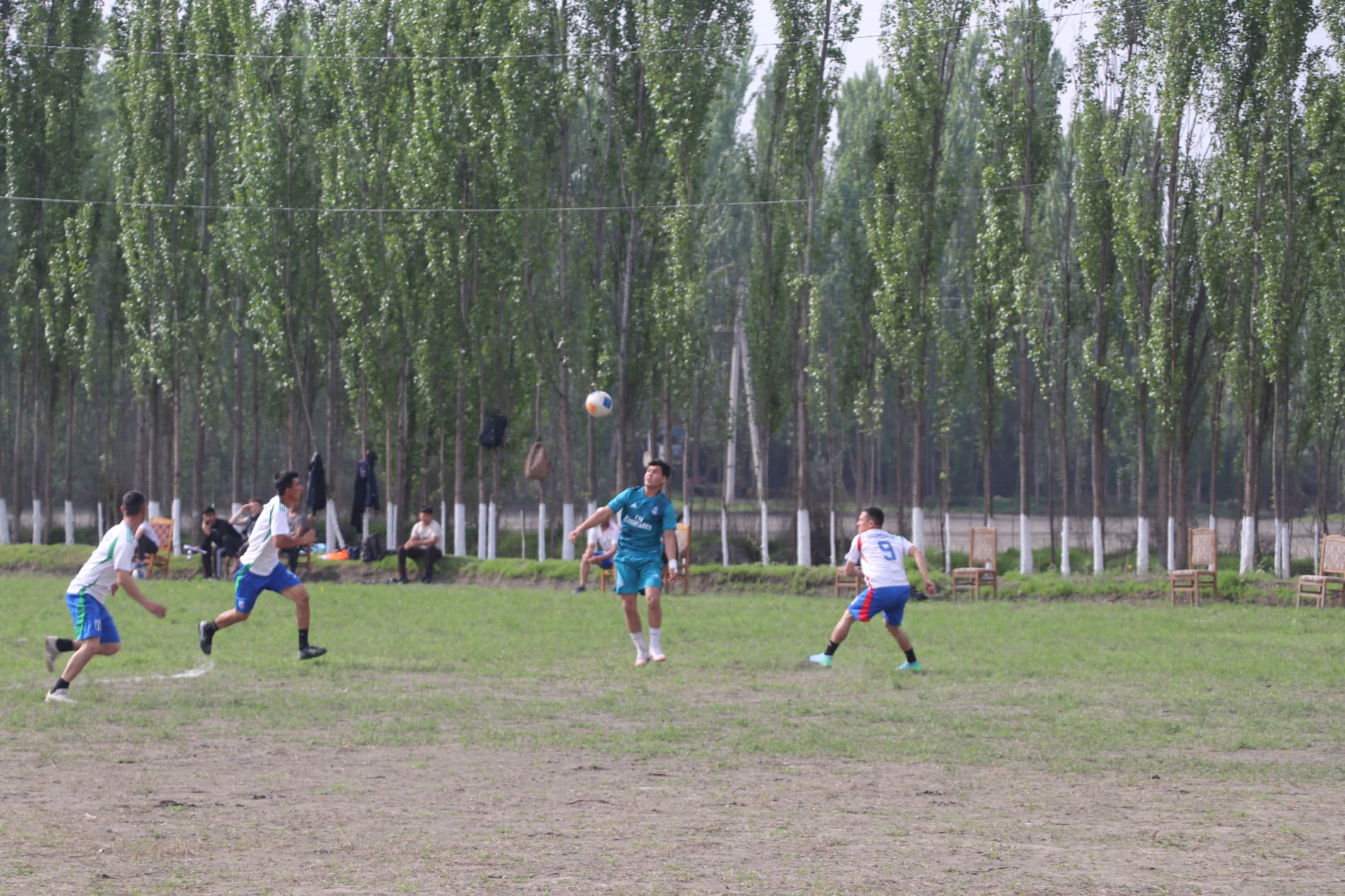 Данғарада ёшлар ташаббуси — янги футбол майдони фойдаланишга топширилди