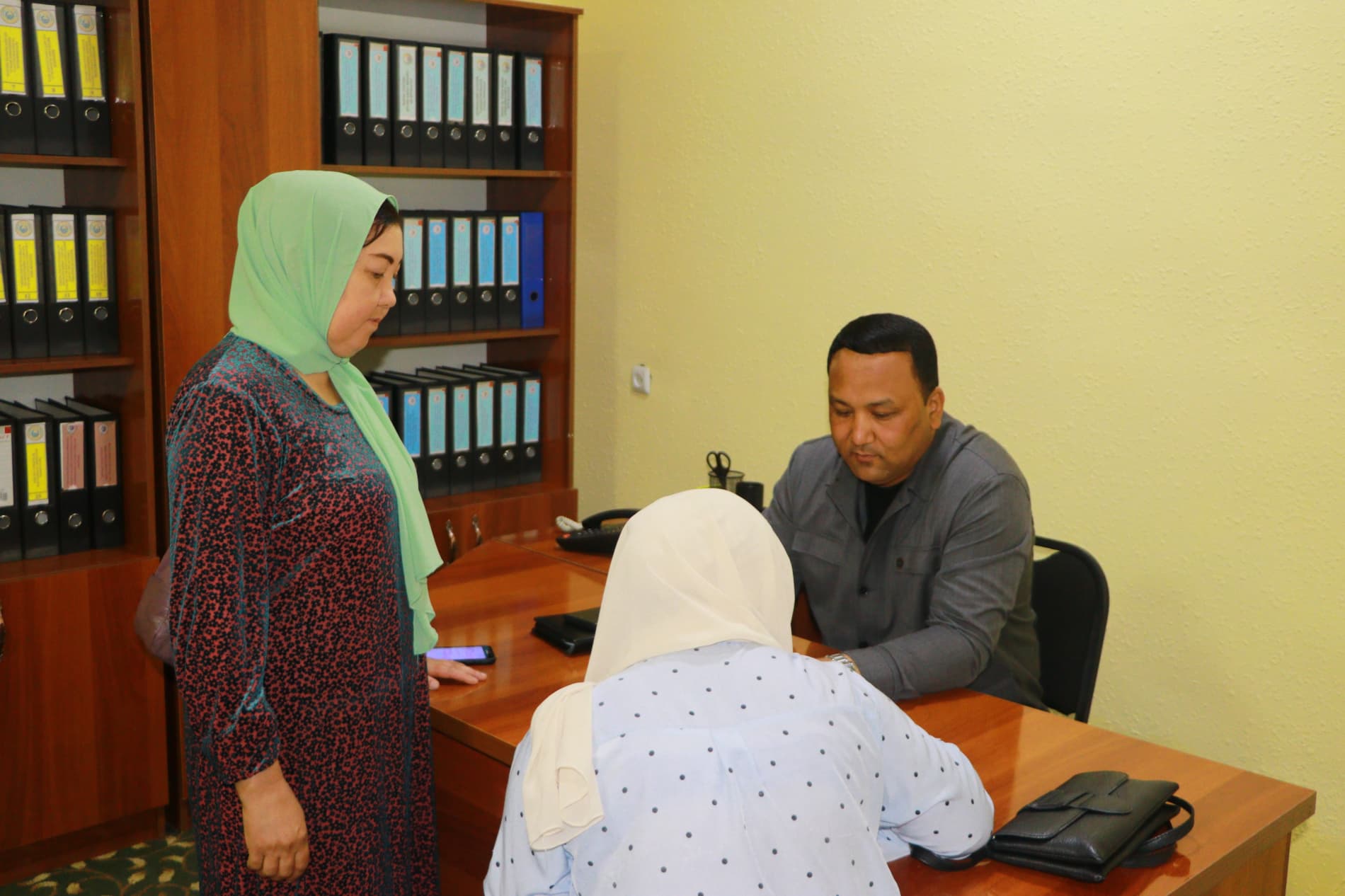 Данғара тумани ҳокими қабулида фуқаролар мурожаатлари кўриб чиқилди