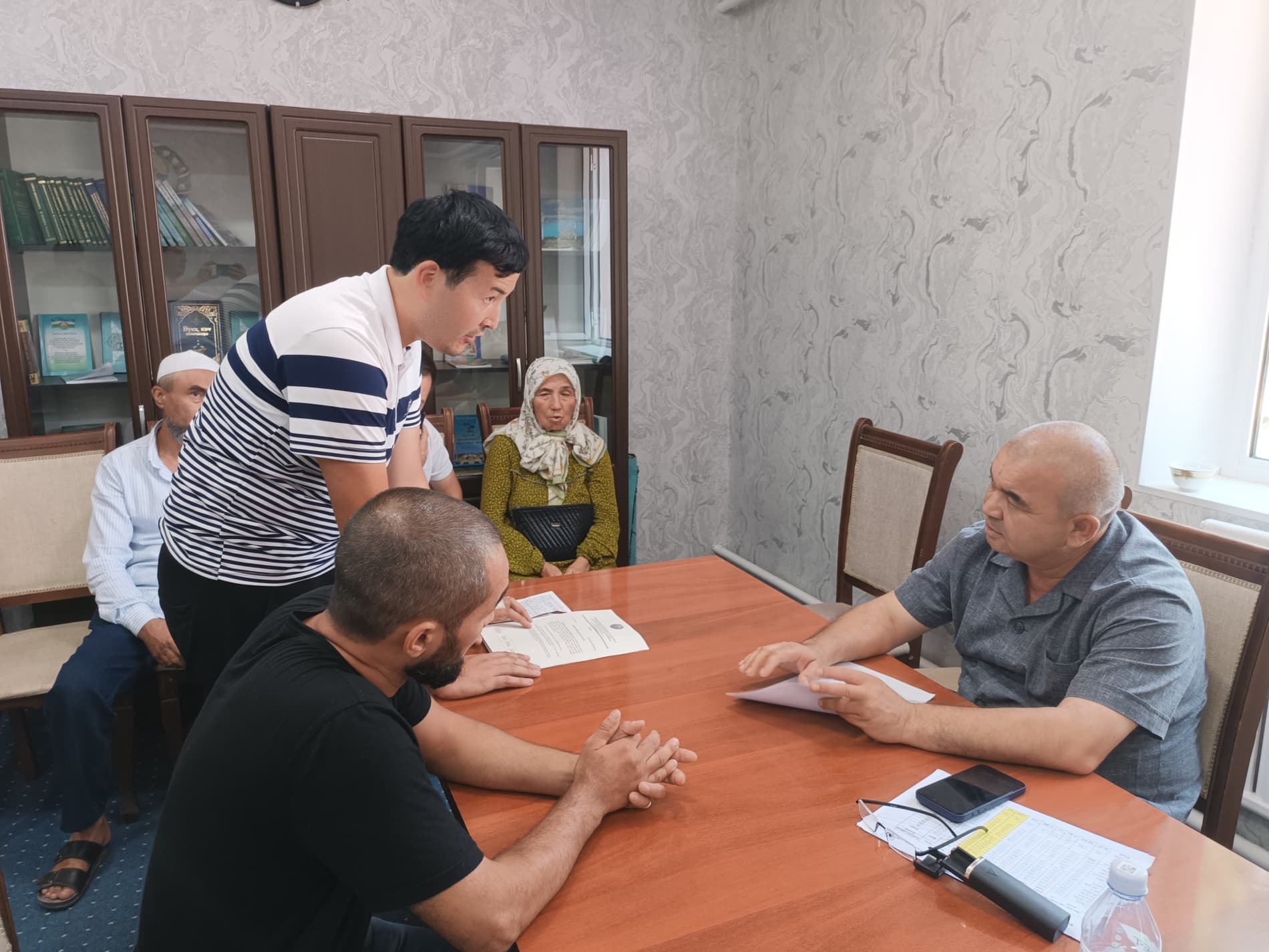 Данғара тумани ҳокимининг фуқаролар билан навбатдаги шахсий қабули Пишқарон маҳалла фуқаролар йиғини ҳудудида жойлашган Халқ қабулхонасида ташкил этилди.
