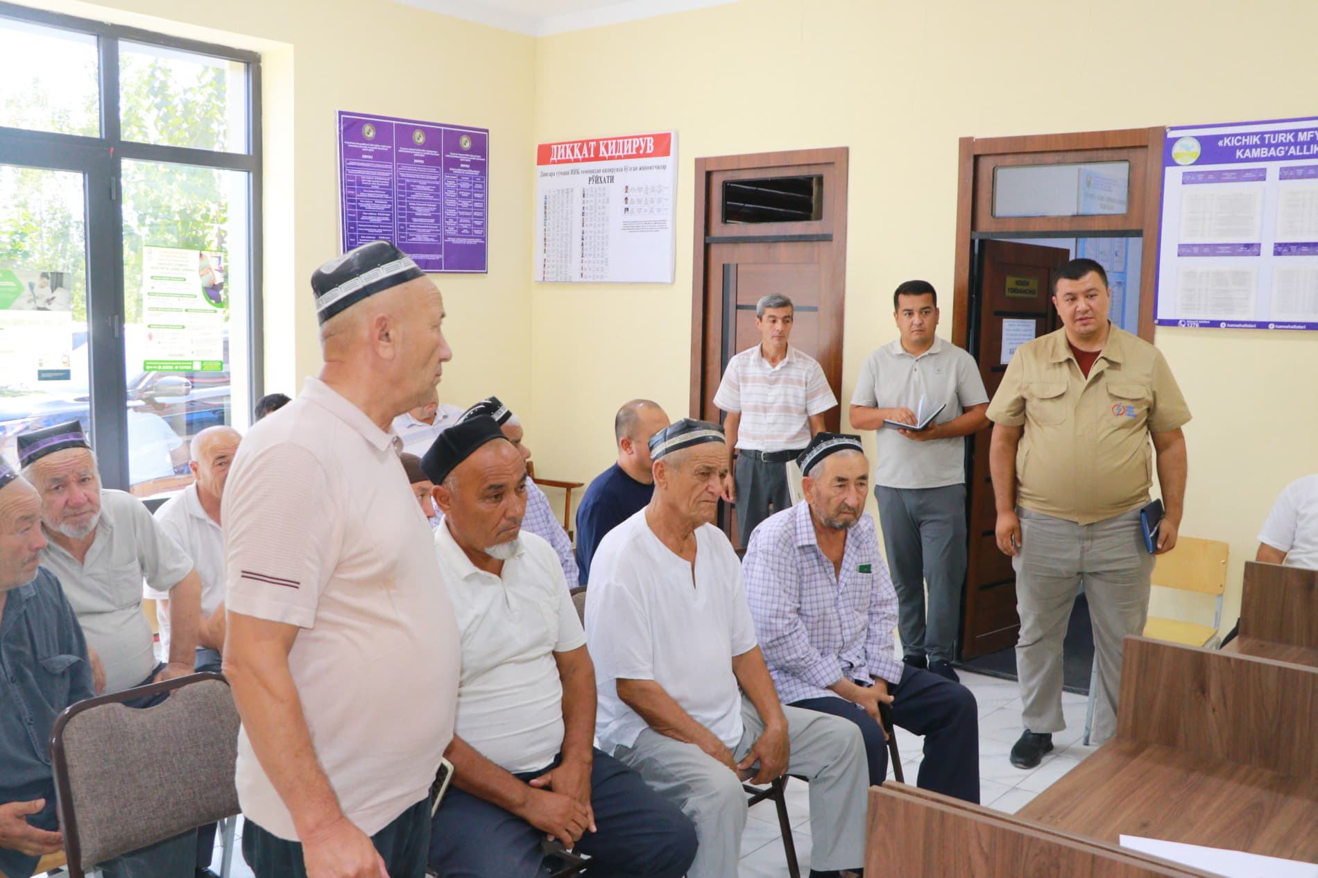 Dang‘ara tumani hokimi Kichik Turk mahallasida aholi bilan navbatdagi sayyor qabul o‘tkazib, fuqarolarning murojaat va takliflarini bevosita joyida tingladi.