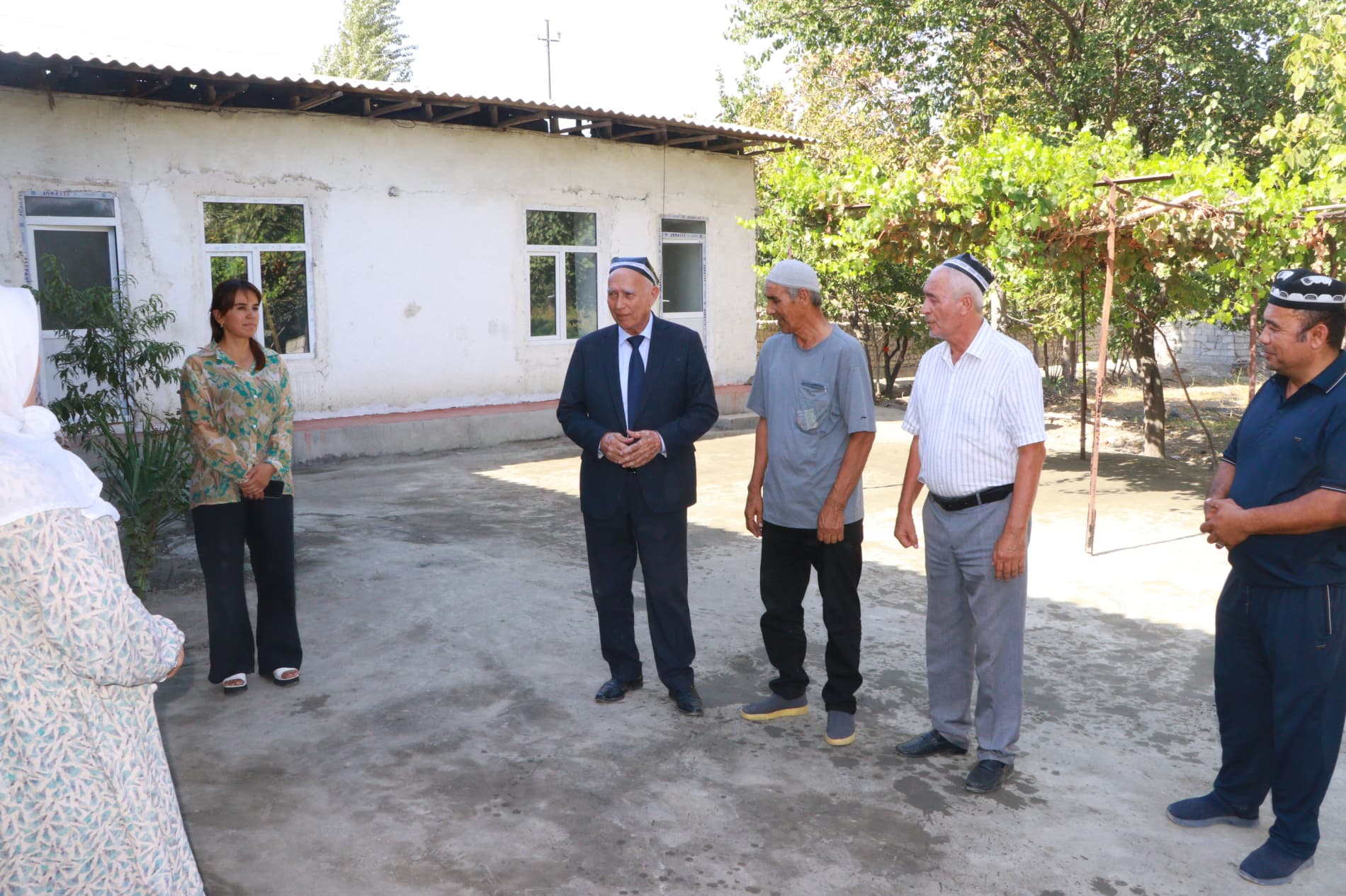 O‘zbekiston Respublikasi davlat mustaqilligining 35 yilligi arafasida Dang‘ara tumanida bir guruh oilalar farzandlariga maktab formalari topshirildi.