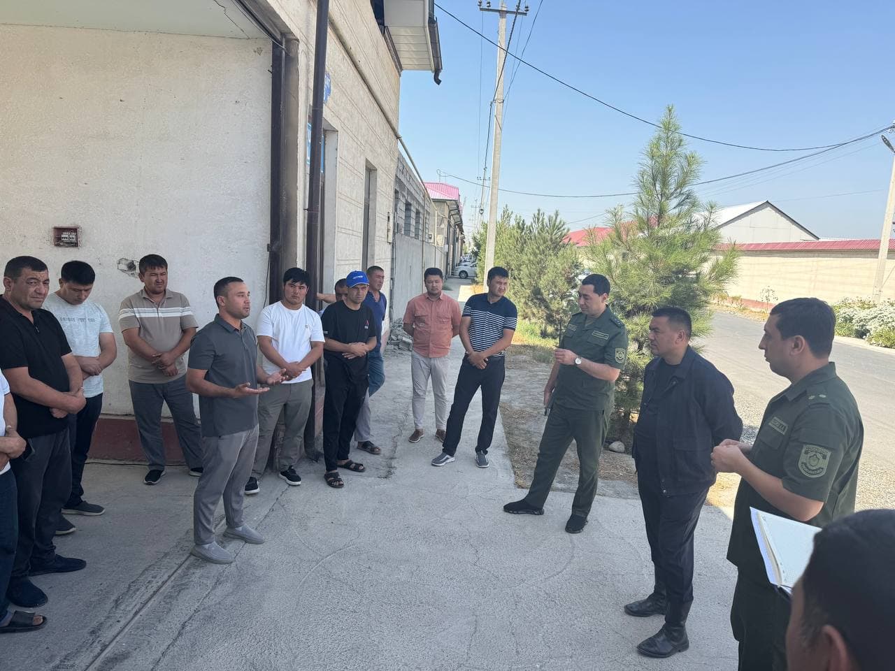 Бағдод тумани ҳокими Ғанижон Солиев ҳамда туман прокурори Акмалжон Мухтаровлар Ўзбекистон Республикаси Президентининг ПҚ-4363-сон қарори ва Вазирлар Маҳкамасининг 134-сон қарори ижроси юзасидан туманда амалга оширилаётган ва ишга туширилган барча лойиҳал