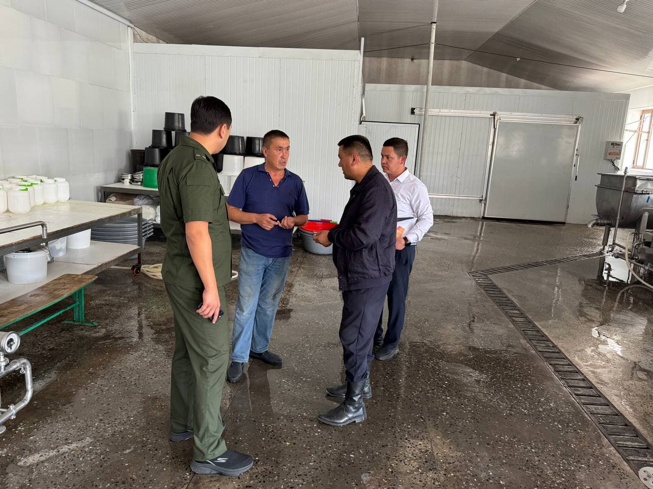 Бағдод тумани ҳокими Ғанижон Солиев ҳамда туман прокурори Акмалжон Мухтаровлар Ўзбекистон Республикаси Президентининг ПҚ-4363-сон қарори ва Вазирлар Маҳкамасининг 134-сон қарори ижроси юзасидан туманда амалга оширилаётган ва ишга туширилган барча лойиҳал