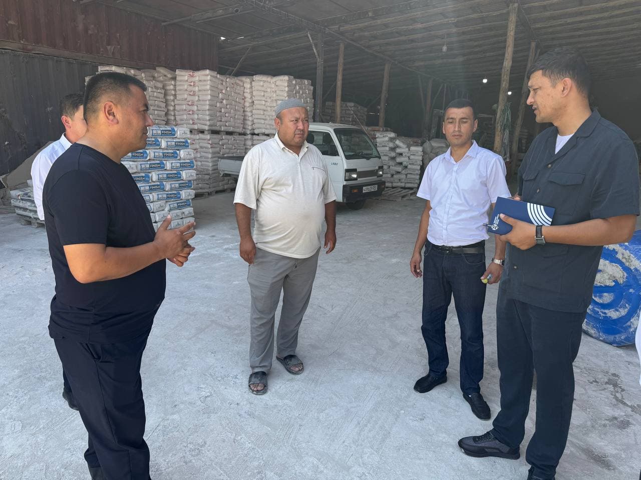 Бағдод тумани ҳокими Ғанижон Солиев ҳамда туман прокурори Акмалжон Мухтаровлар Ўзбекистон Республикаси Президентининг ПҚ-4363-сон қарори ва Вазирлар Маҳкамасининг 134-сон қарори ижроси юзасидан туманда амалга оширилаётган ва ишга туширилган барча лойиҳал