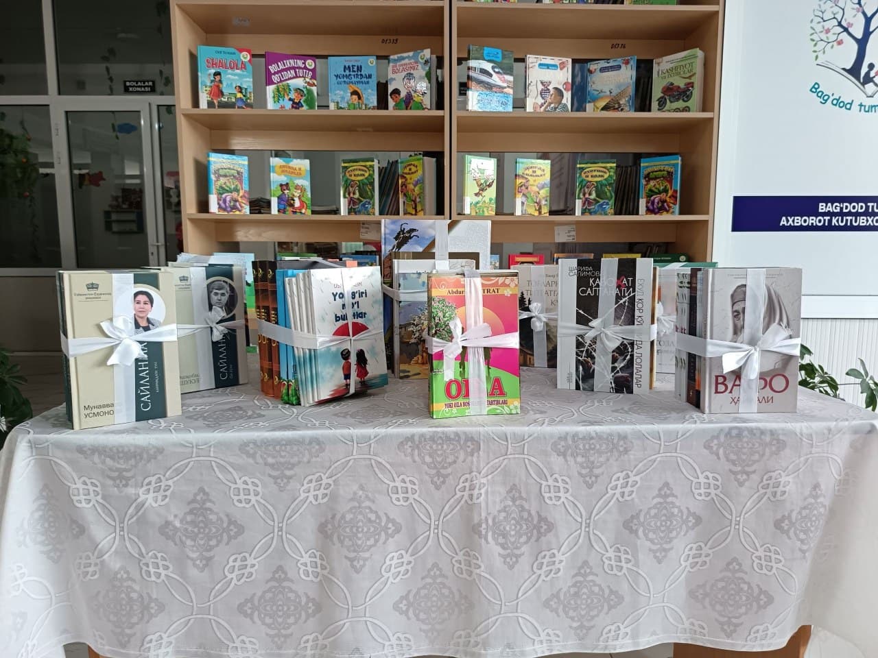 Yangi adabiyotlar sovg‘a qilindi