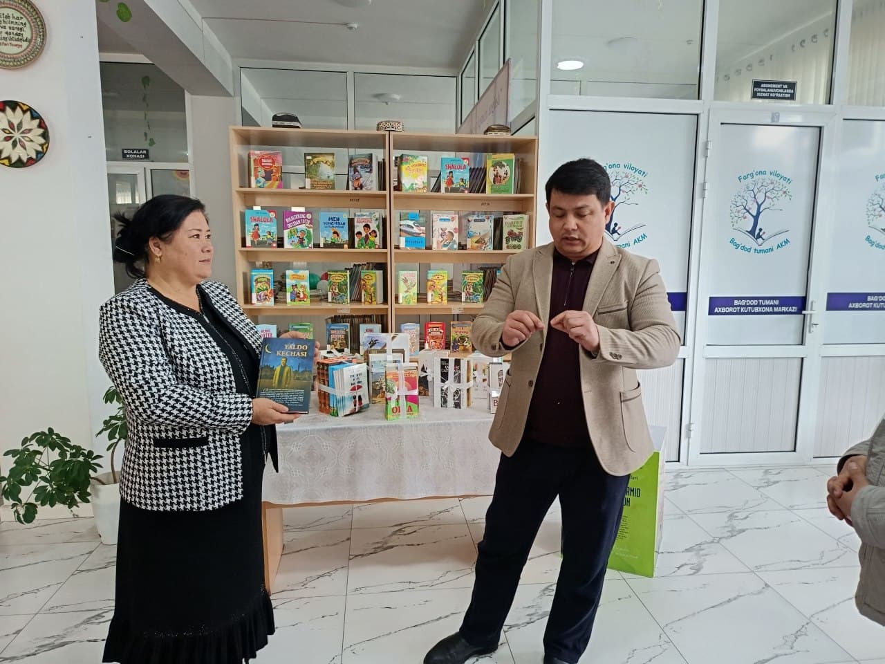 Yangi adabiyotlar sovg‘a qilindi