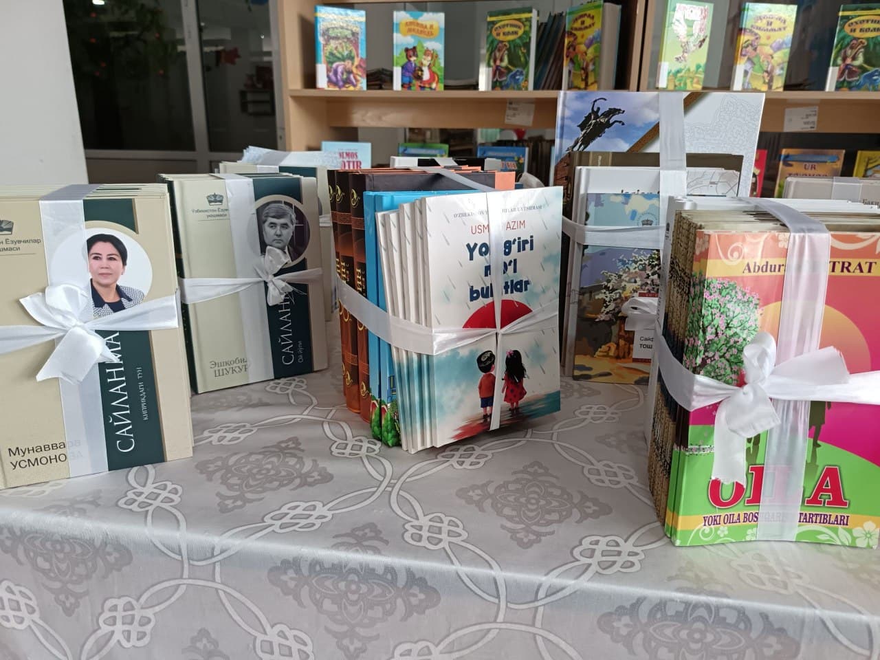 Yangi adabiyotlar sovg‘a qilindi