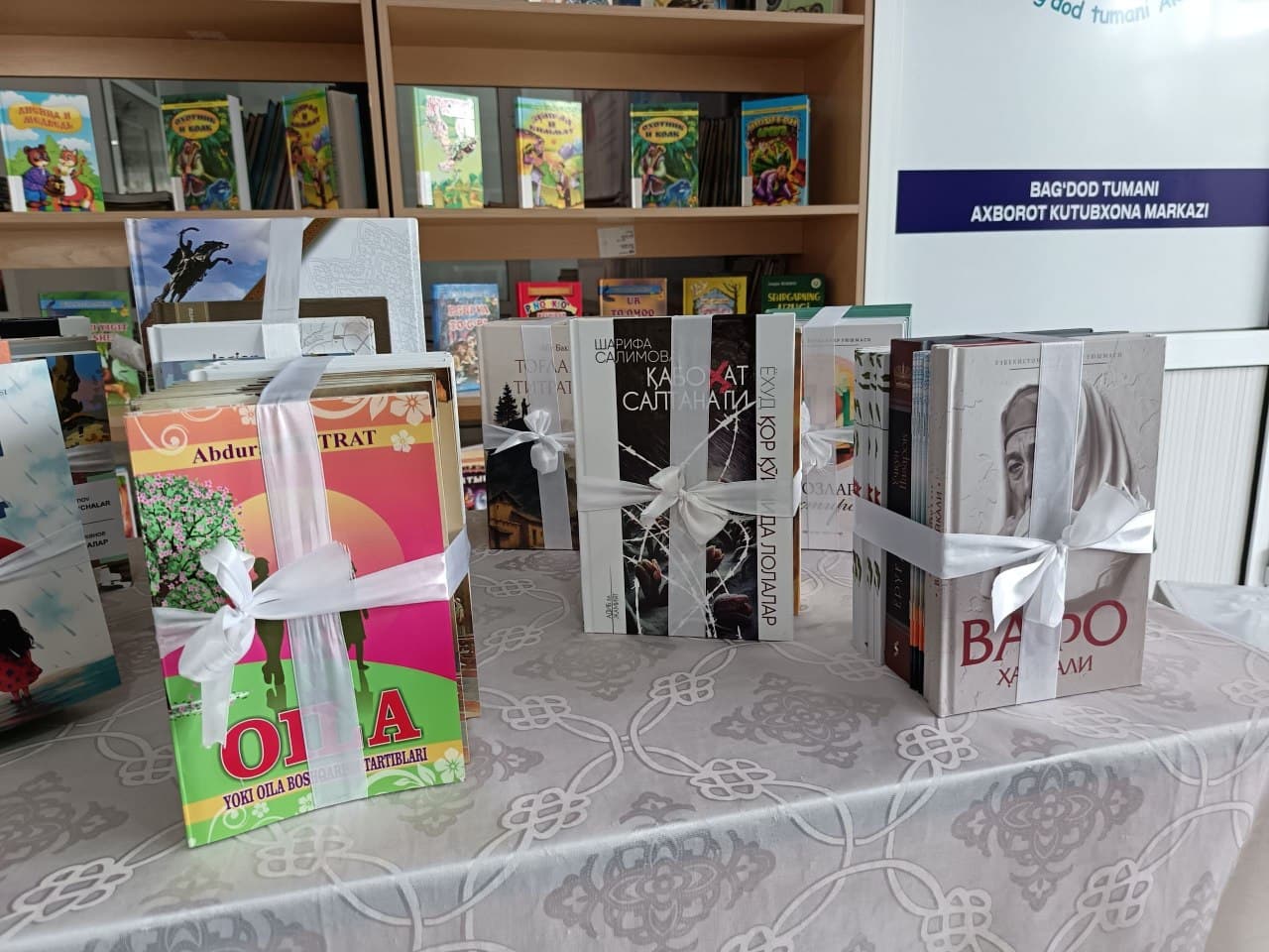 Yangi adabiyotlar sovg‘a qilindi