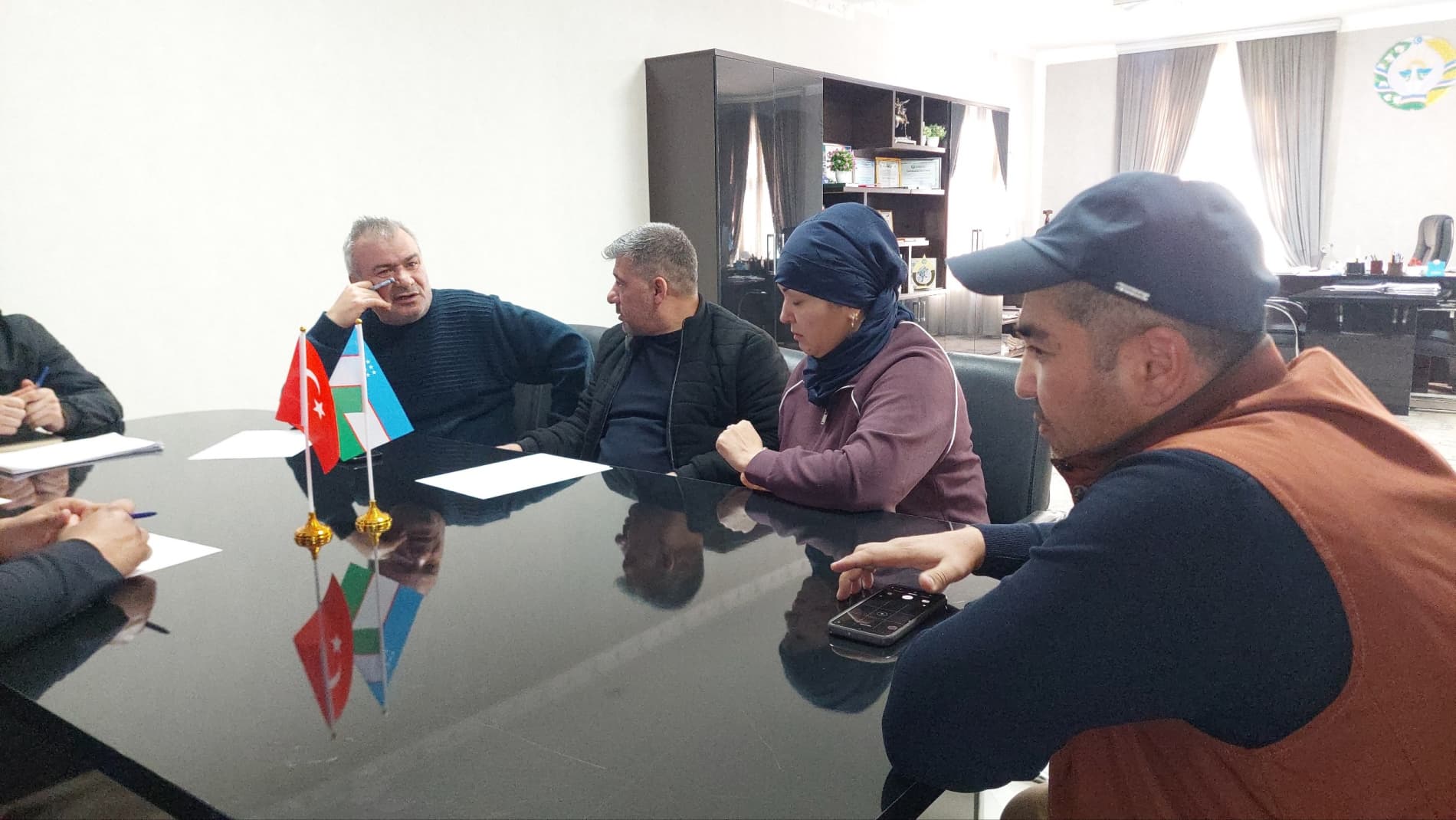 Bag‘dod tumani hokimi G‘anijon Soliyev turkiyalik investor Ali O‘jar boshchiligidagi delegatsiyani qabul qildi.