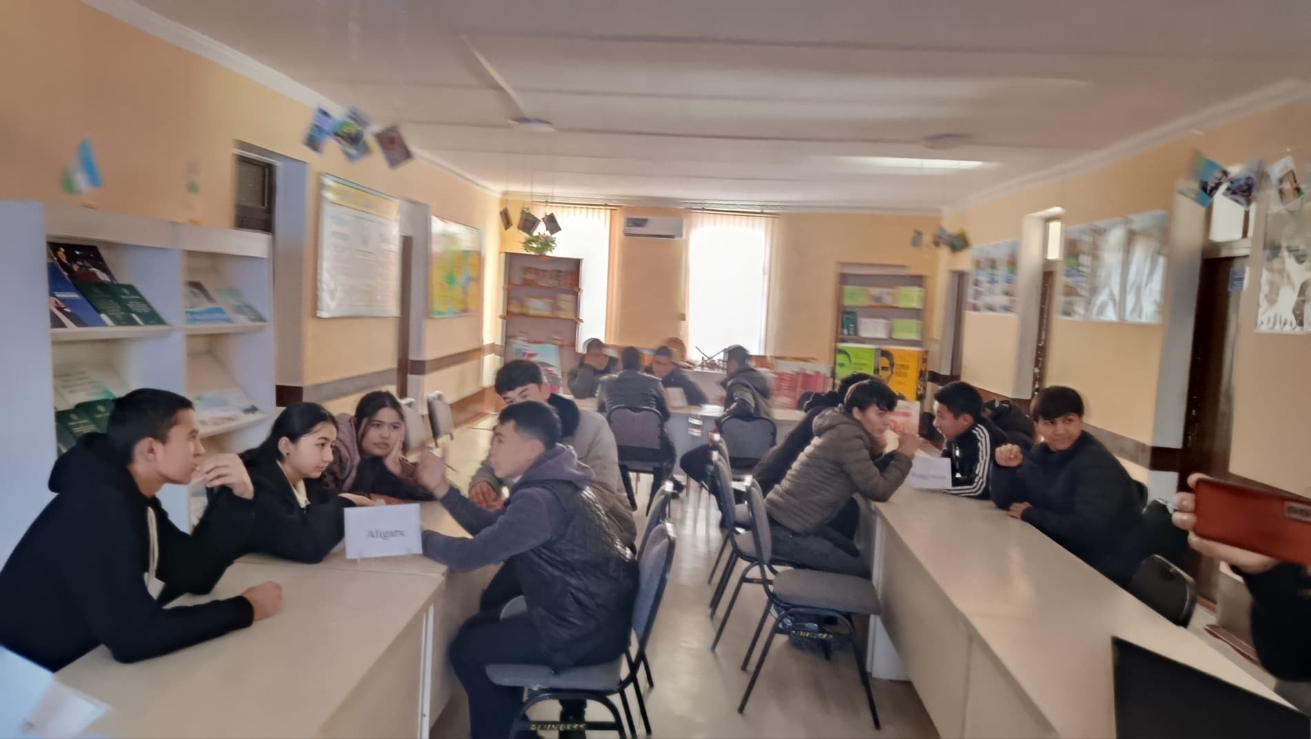 Axborot-kutubxona markazida “Zakovat” intellektual o‘yini o‘tkazildi