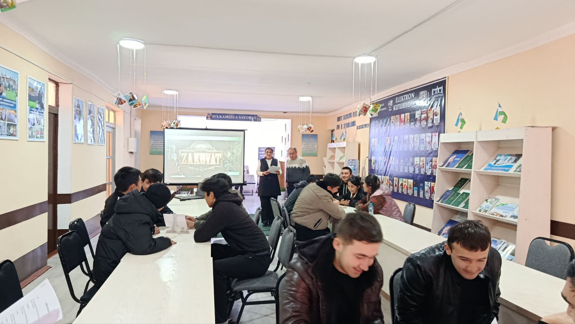 Axborot-kutubxona markazida “Zakovat” intellektual o‘yini o‘tkazildi