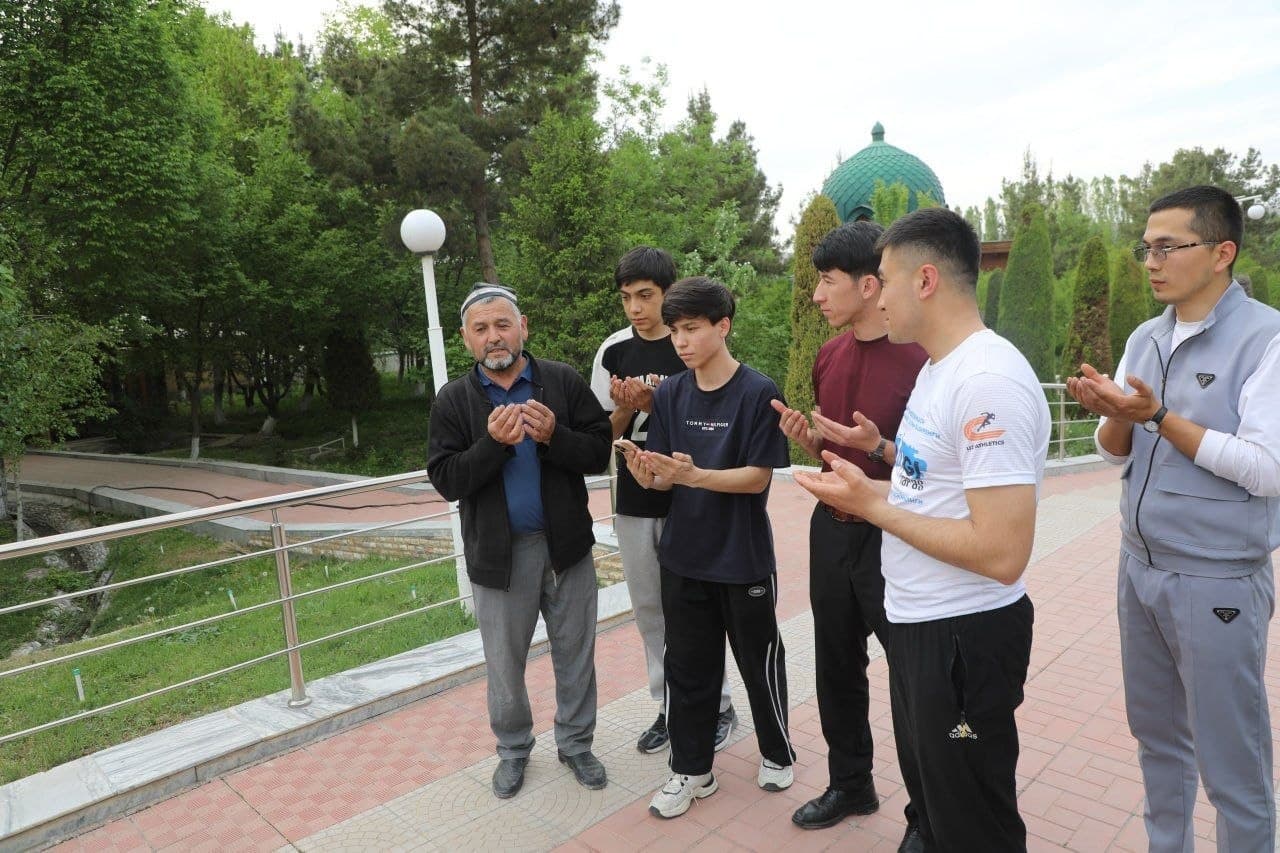 At the initiative of the Fergana Regional Prosecutor’s Office and the Regional Department of Ecology and Climate Change, another exemplary event was organized with the participation of members of the “Eco Active Youth Council” under the department.