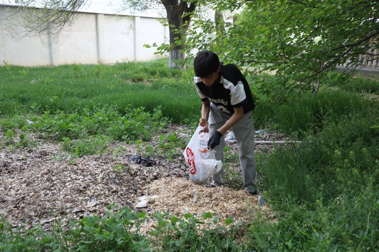 At the initiative of the Fergana Regional Prosecutor’s Office and the Regional Department of Ecology and Climate Change, another exemplary event was organized with the participation of members of the “Eco Active Youth Council” under the department.