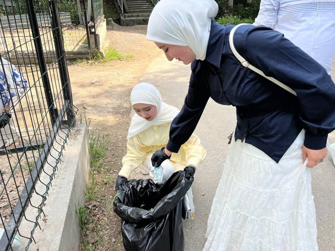 В Ферганском районе прошла плоггинг-акция под девизом «Беречь окружающую среду — наш общий долг»