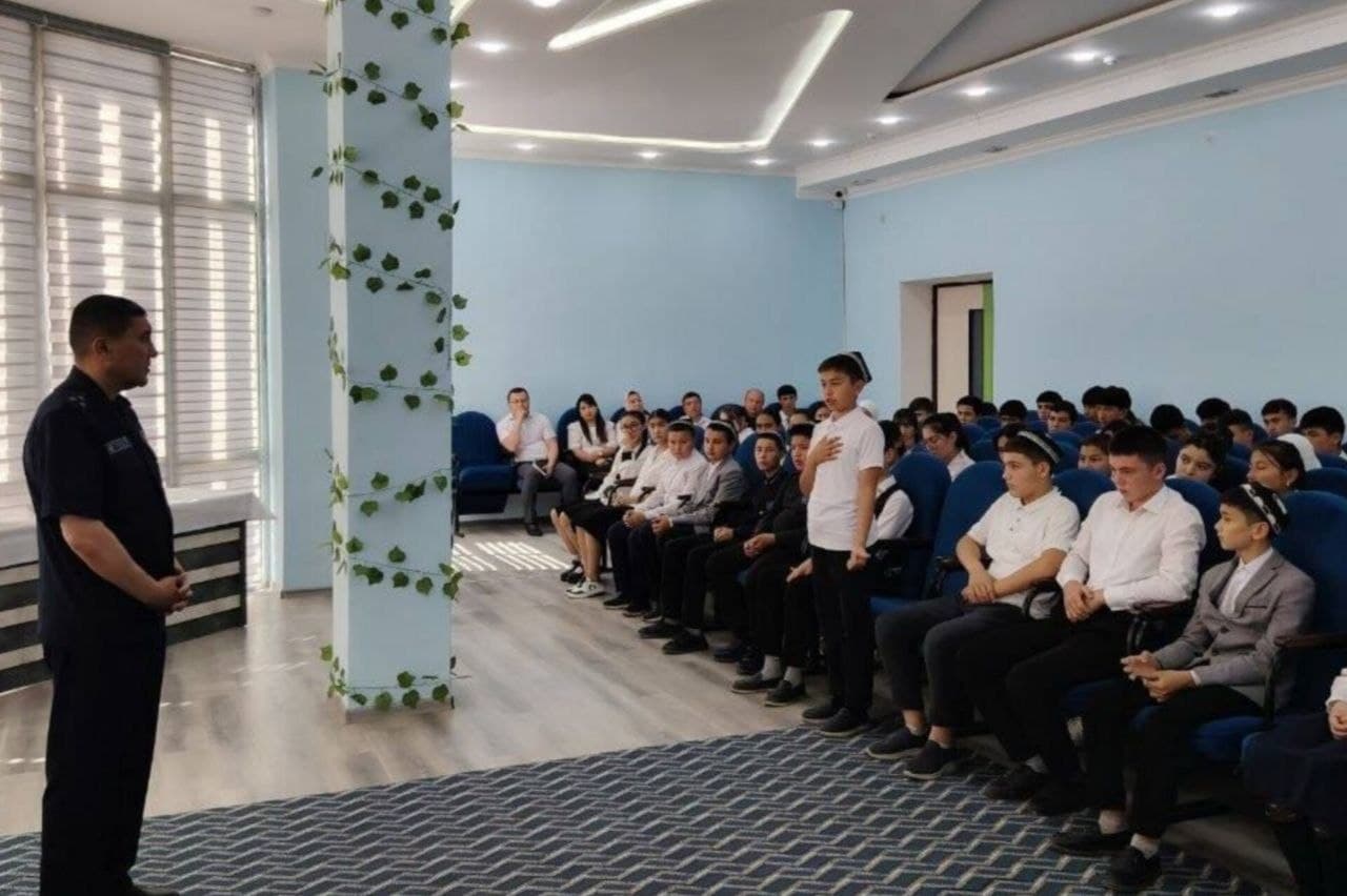 В Ферганском районе организована встреча “Руководитель и молодёжь”