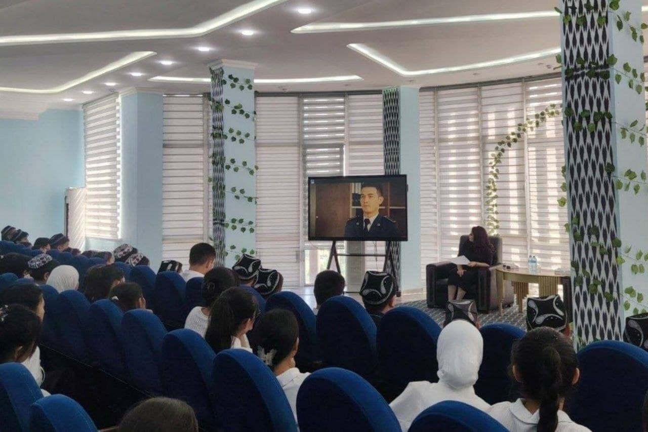 В Ферганском районе организована встреча “Руководитель и молодёжь”