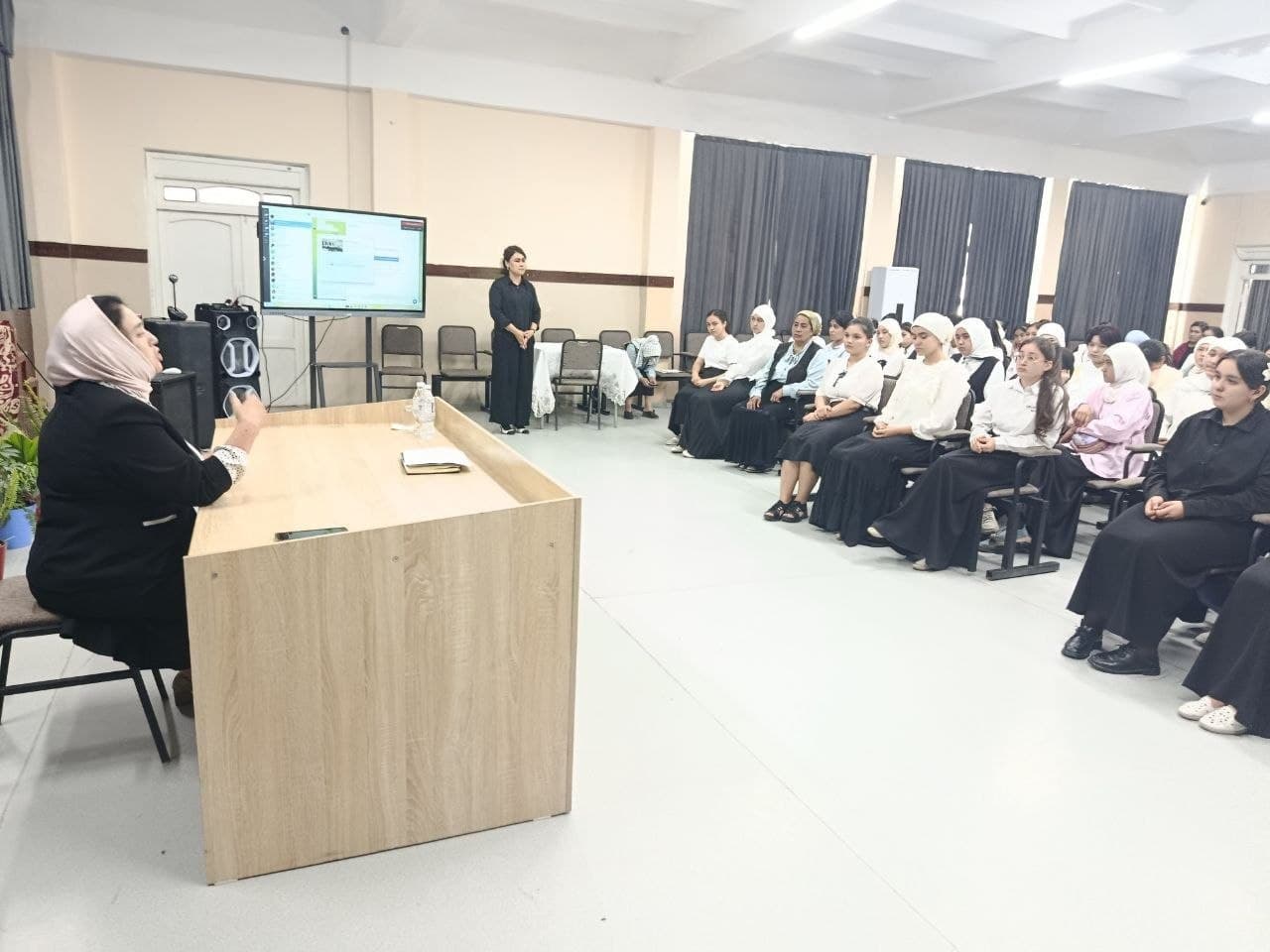 “Leader and Youth” Meeting Held in Fergana District