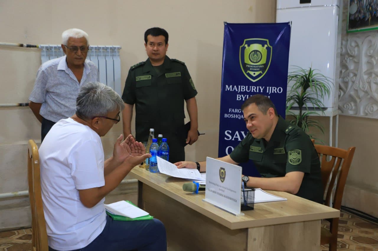 Mobile reception held in Fergana district with participation of the regional prosecutor