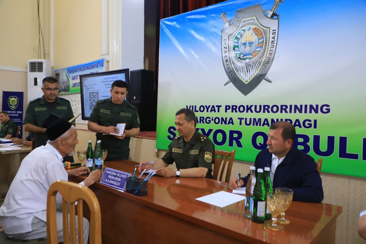 Mobile reception held in Fergana district with participation of the regional prosecutor