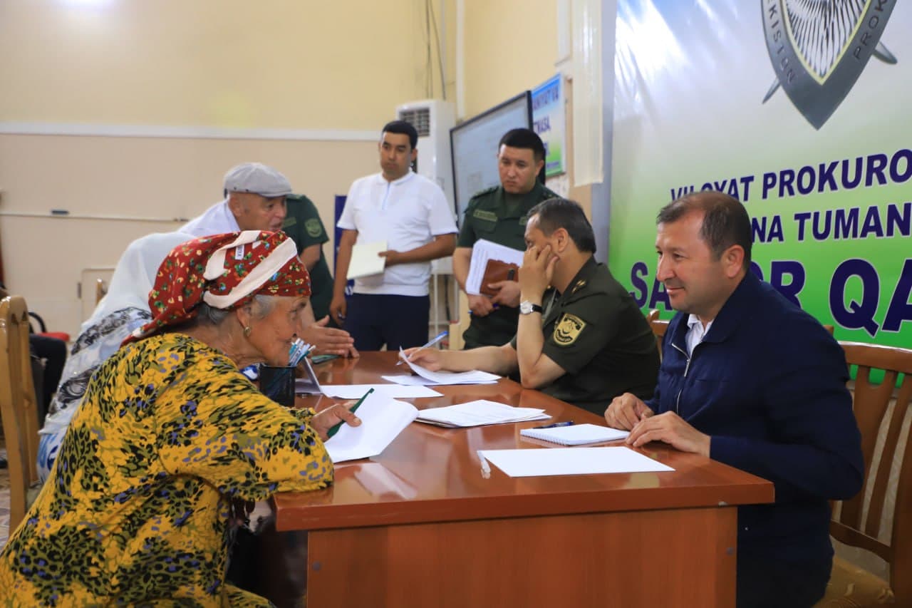 Mobile reception held in Fergana district with participation of the regional prosecutor