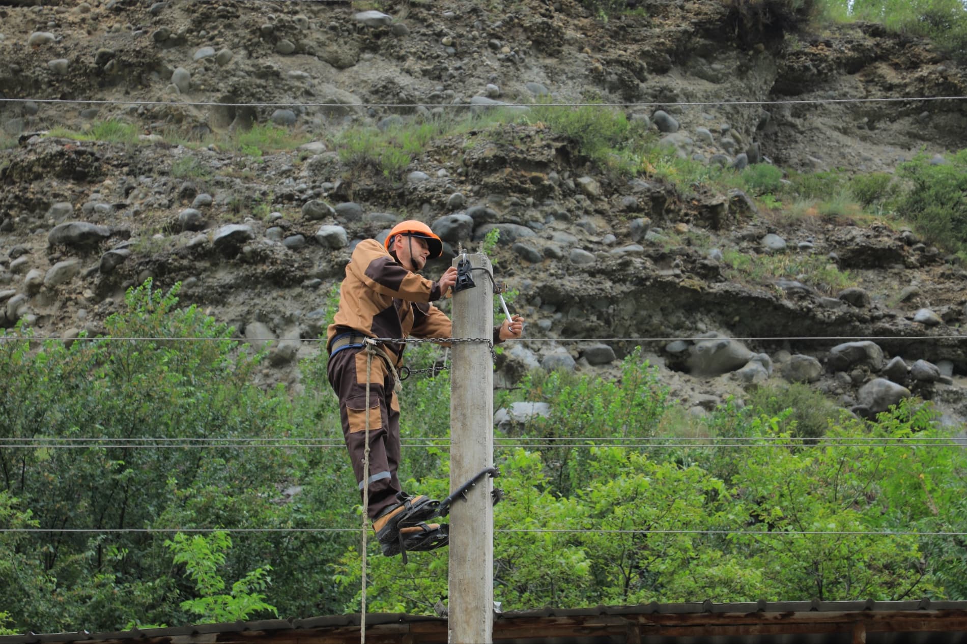 Large-Scale Power Supply Improvement Works Continue in Shohimardon