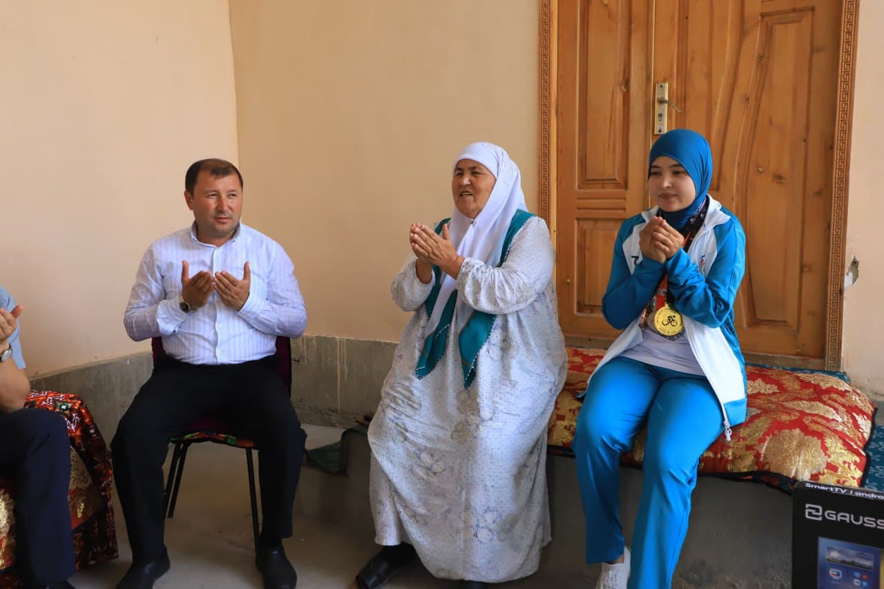Talented Athlete Shahnozaxon Hakimova Honored for Her Achievement