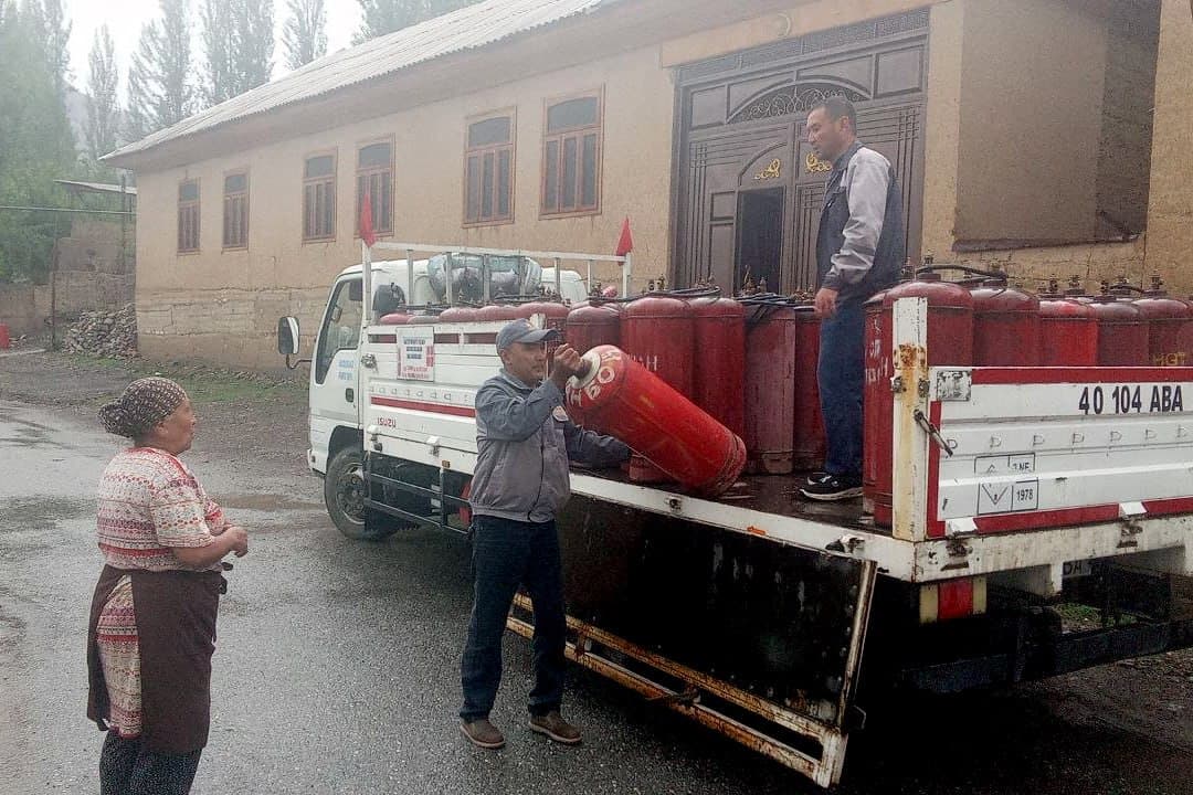 Liquefied Gas Delivered to Residents of Shohimardon Mahalla