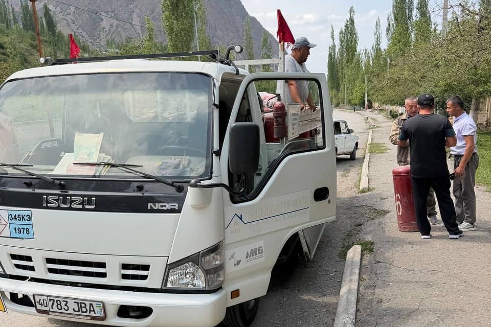 Liquefied Gas Delivered to Residents of Shohimardon Mahalla