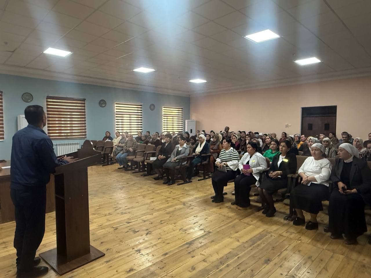 Open Dialogue Held Between a Deputy and Voters