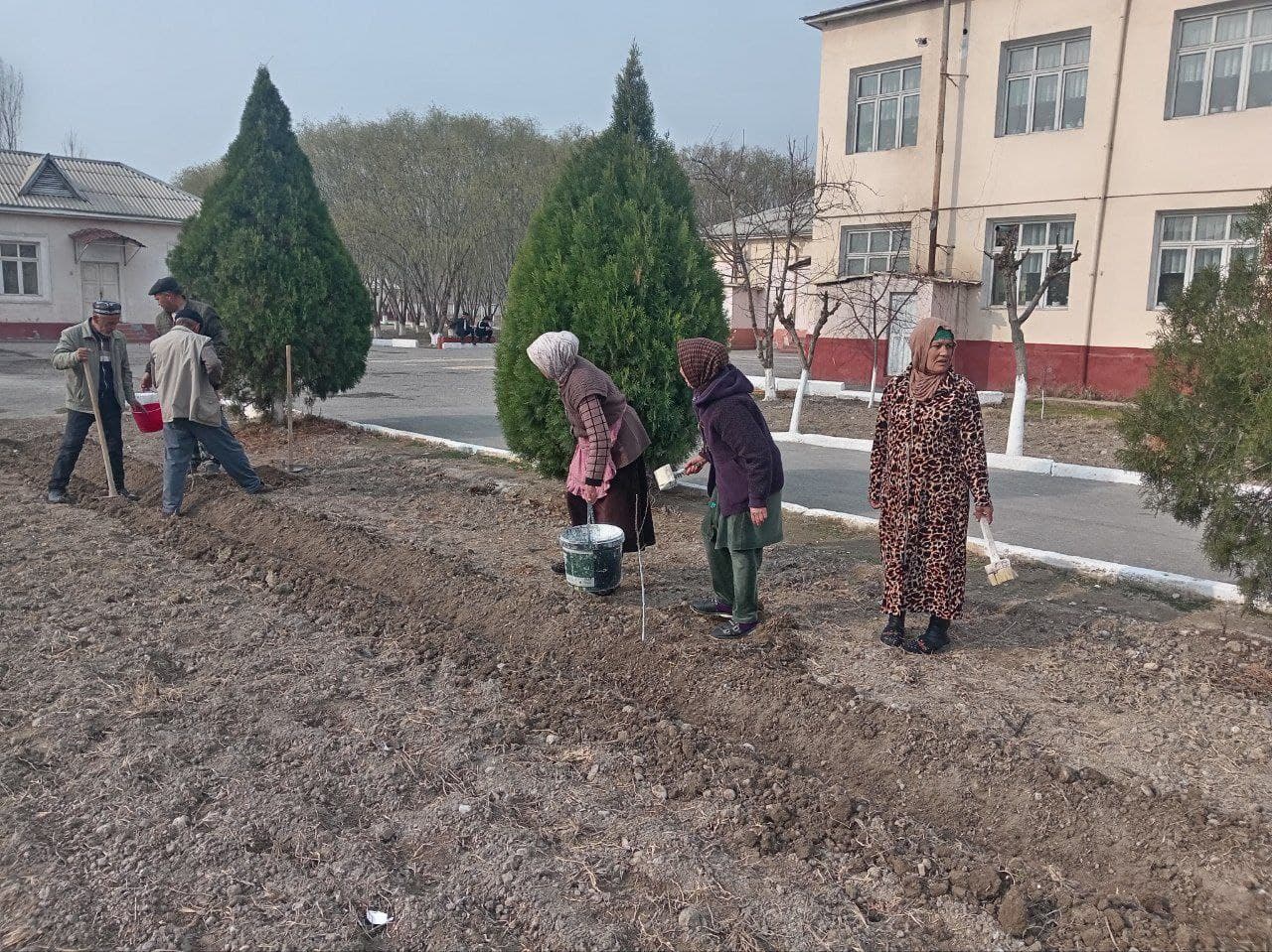 Oltiariq tumani MMTB tasarrufidagi 11-umumta’lim maktabida umumxalq xayriya hashari uyushqoqlik bilan o‘tkazildi.