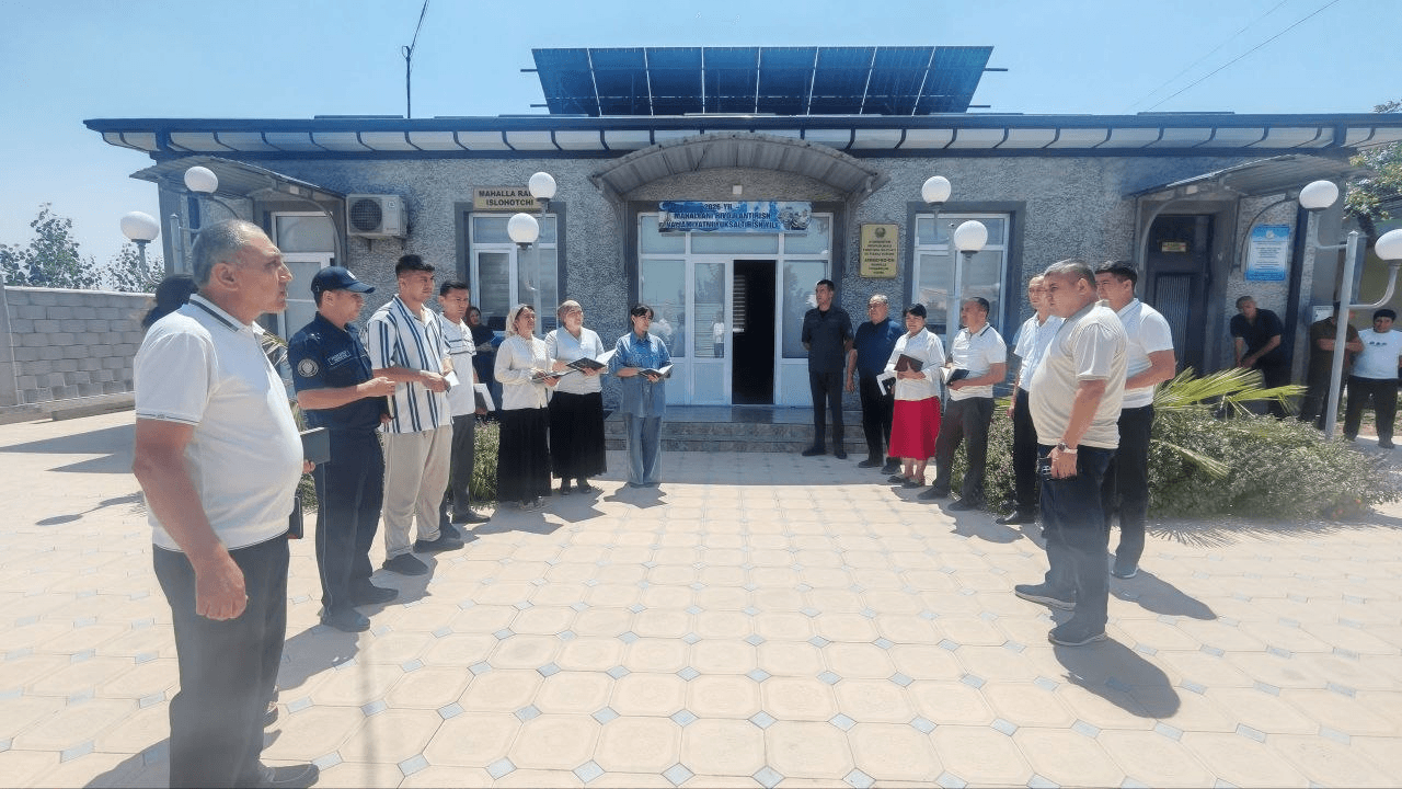 Oltiariq tumani hokimi Sh.Turdaliyev tegishli o‘rinbosarlari hamda mutasaddi tashkilot rahbarlari ishtirokida, belgilangan jadvao asosida Birlashgan hamda Jarqo‘rg‘on mahallalarida kompleks tadbirlarni amalga oshirmoqda