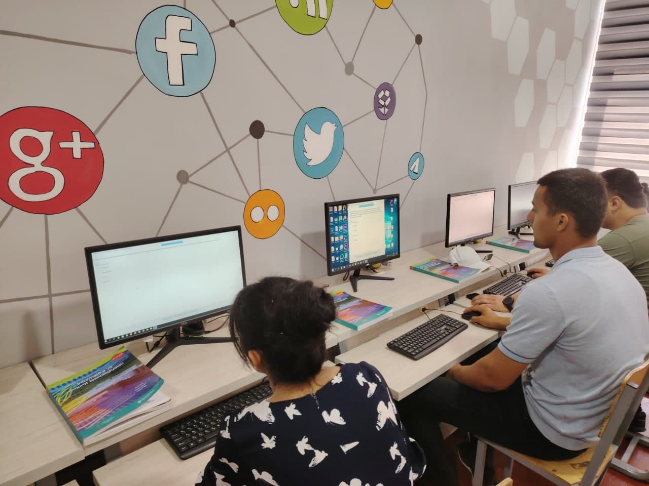 Қувасой шаҳрида “Ёш китобхон оила” танлови бўлиб ўтди