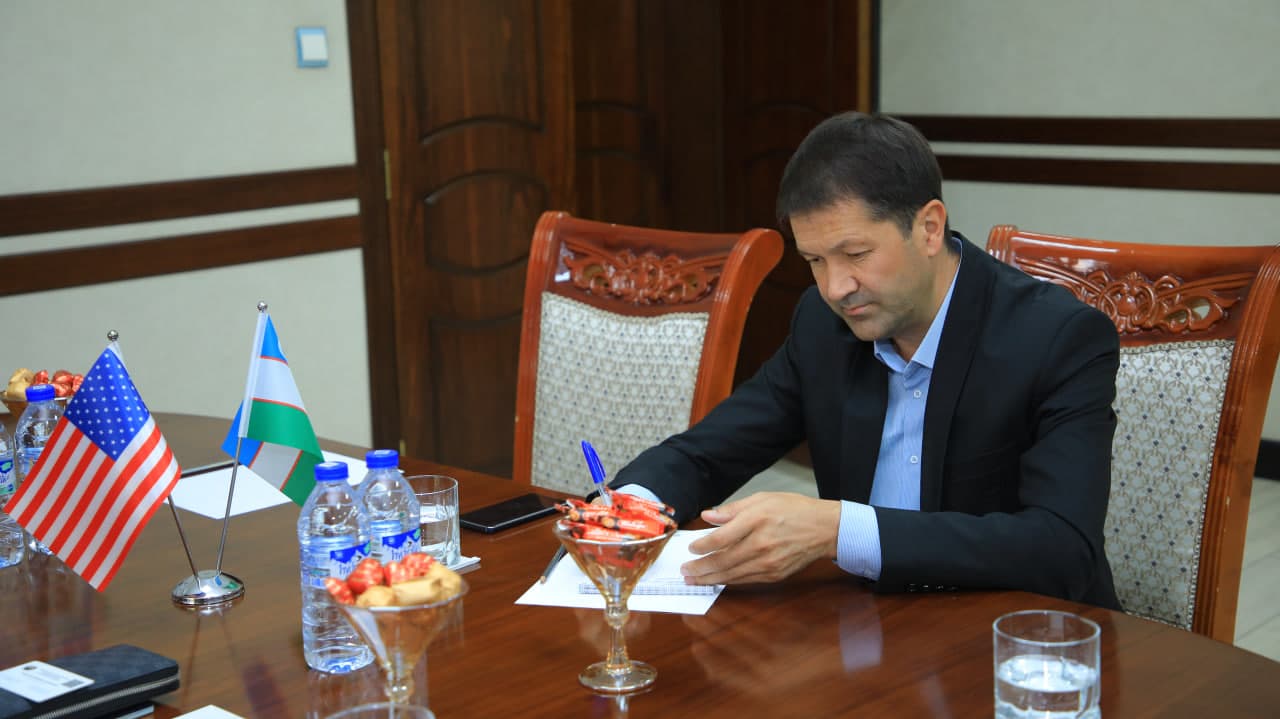 Quvasoy shahar hokimi Zafarjon To‘raqulov amerikalik investor Yadgarov Sergeyini qabul qildi.
