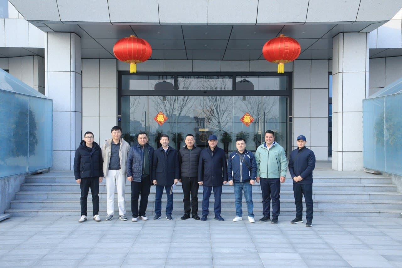 The Quvasoy delegation studied the activities of a major pharmaceutical manufacturing enterprise