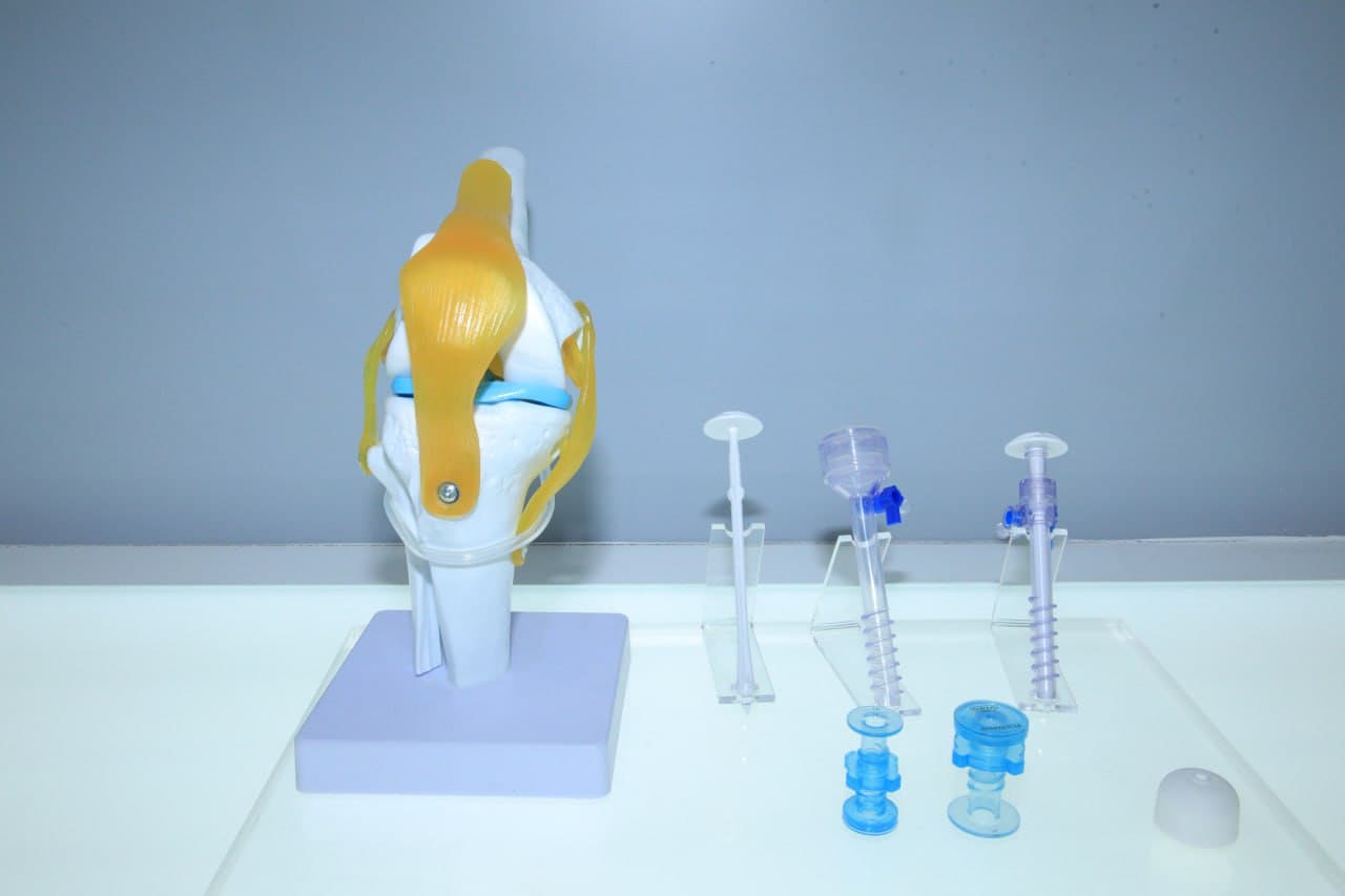 The Quvasoy delegation studied the activities of a major pharmaceutical manufacturing enterprise