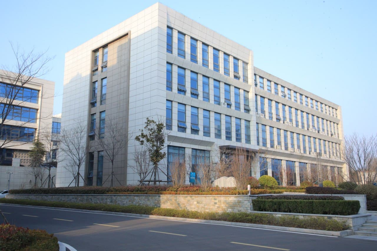 The Quvasoy delegation studied the activities of a major pharmaceutical manufacturing enterprise