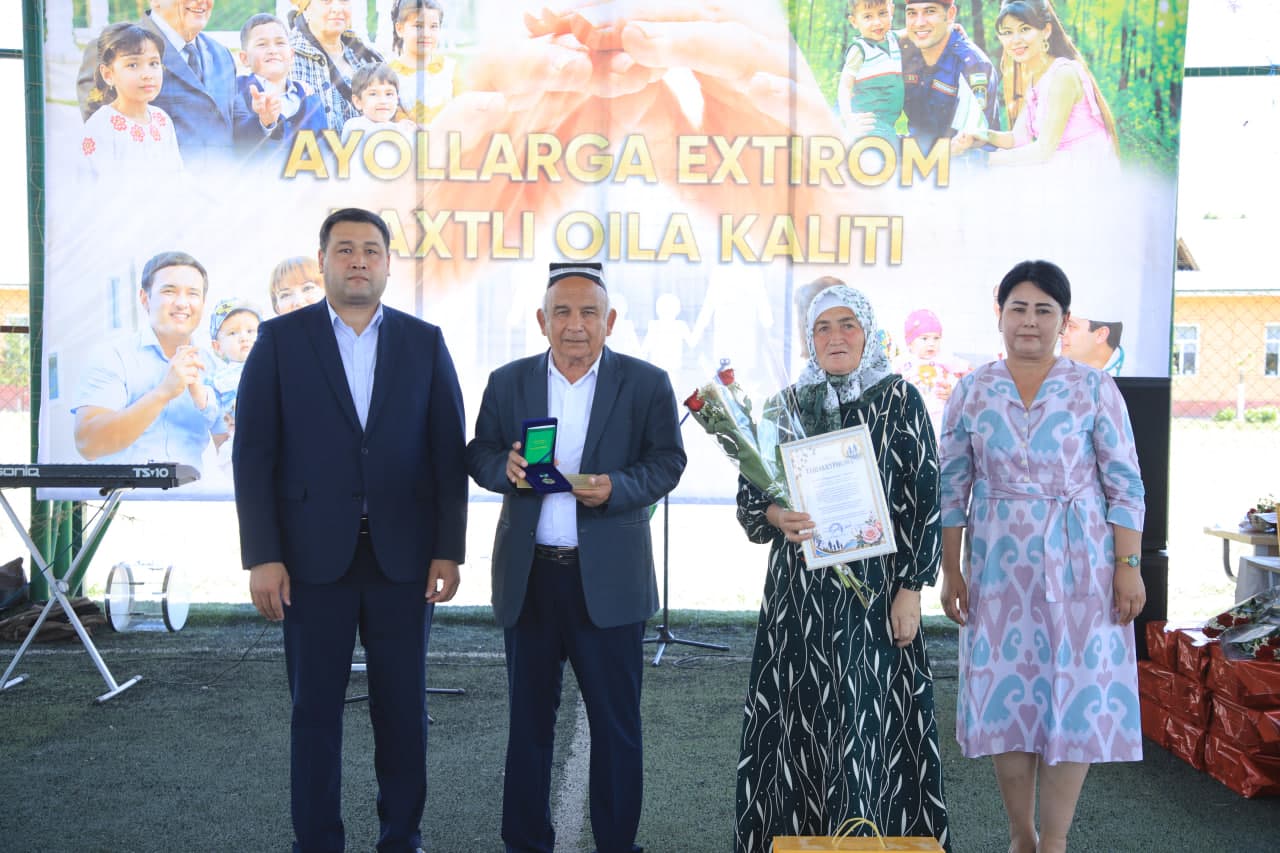 “Exemplary Family” Badges Presented to Their Owners in Quvasoy