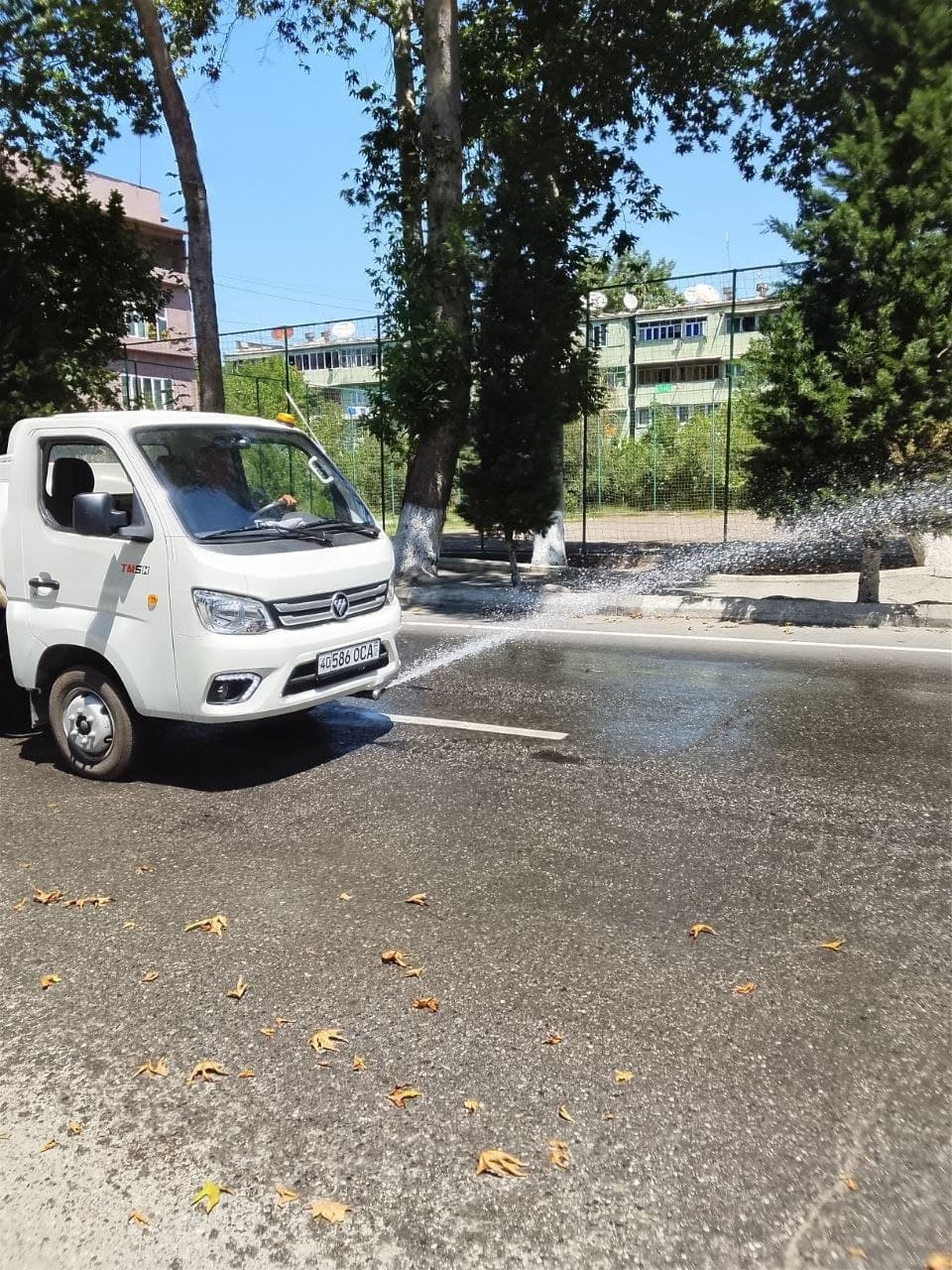 Jazirama kunlarda daraxt va ko‘chatlarni sug‘orish ishlari kuchaytirildi