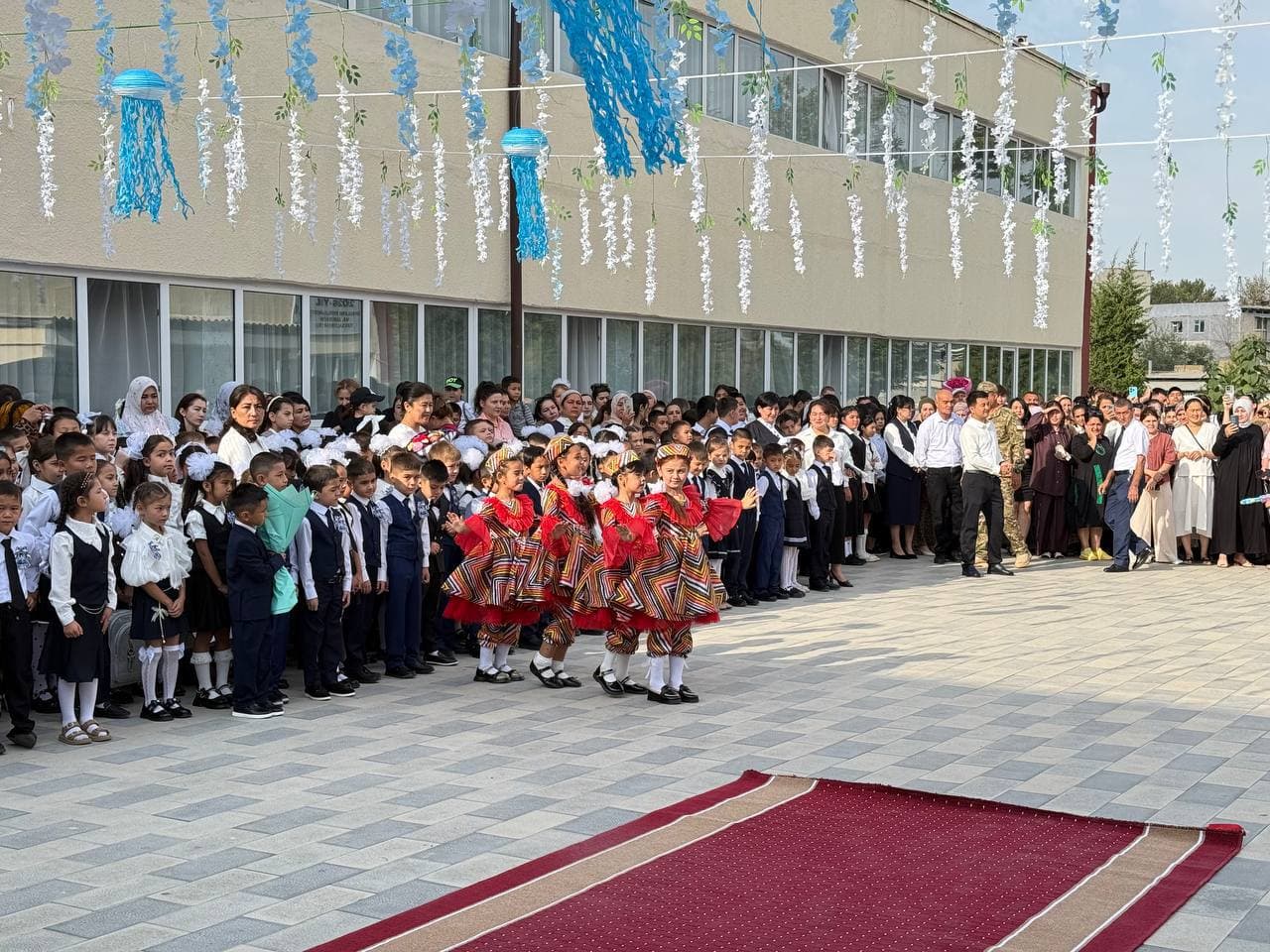 Maktablarda “Birinchi qo‘ng‘iroq” sadolari yangradi
