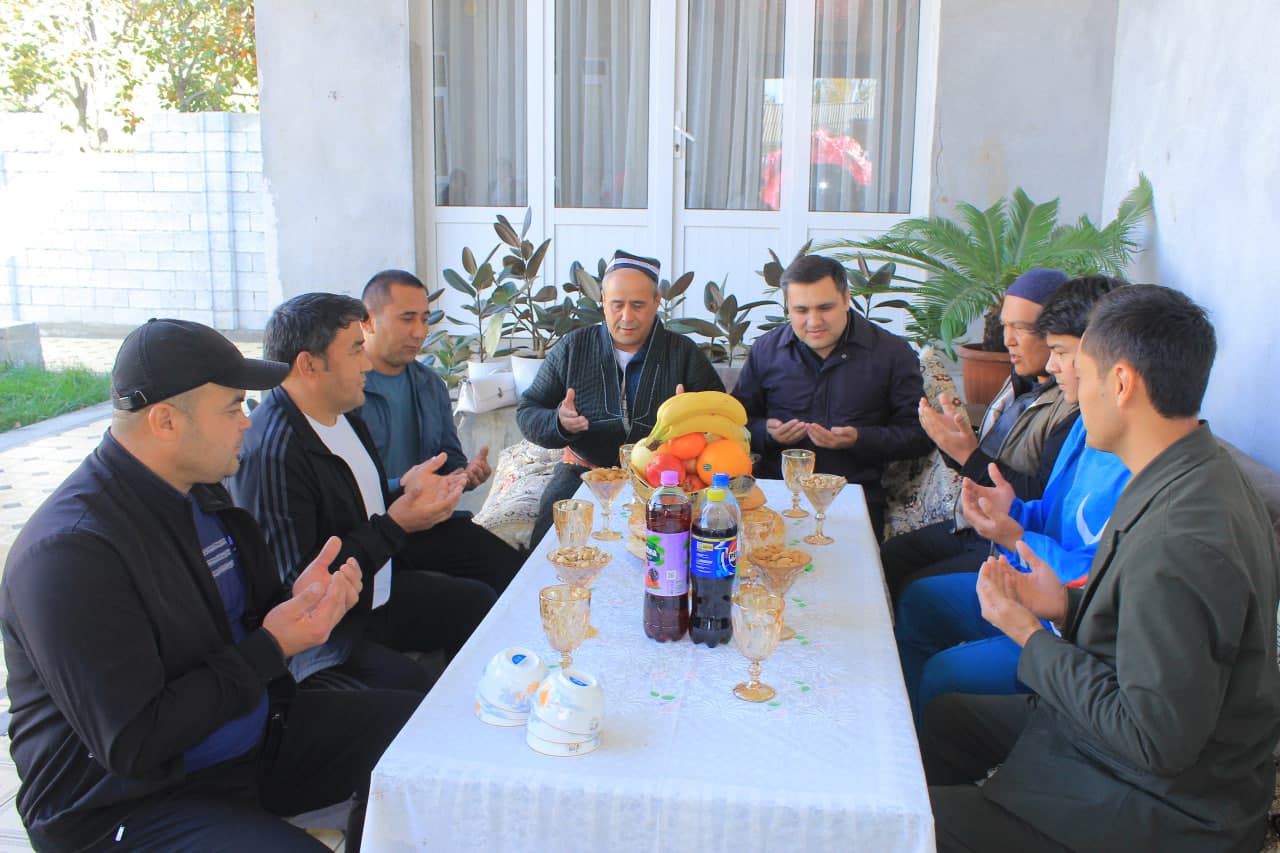 Tuman hokimi Osiyo yoshlar o‘yinlari sovrindorini qutladi